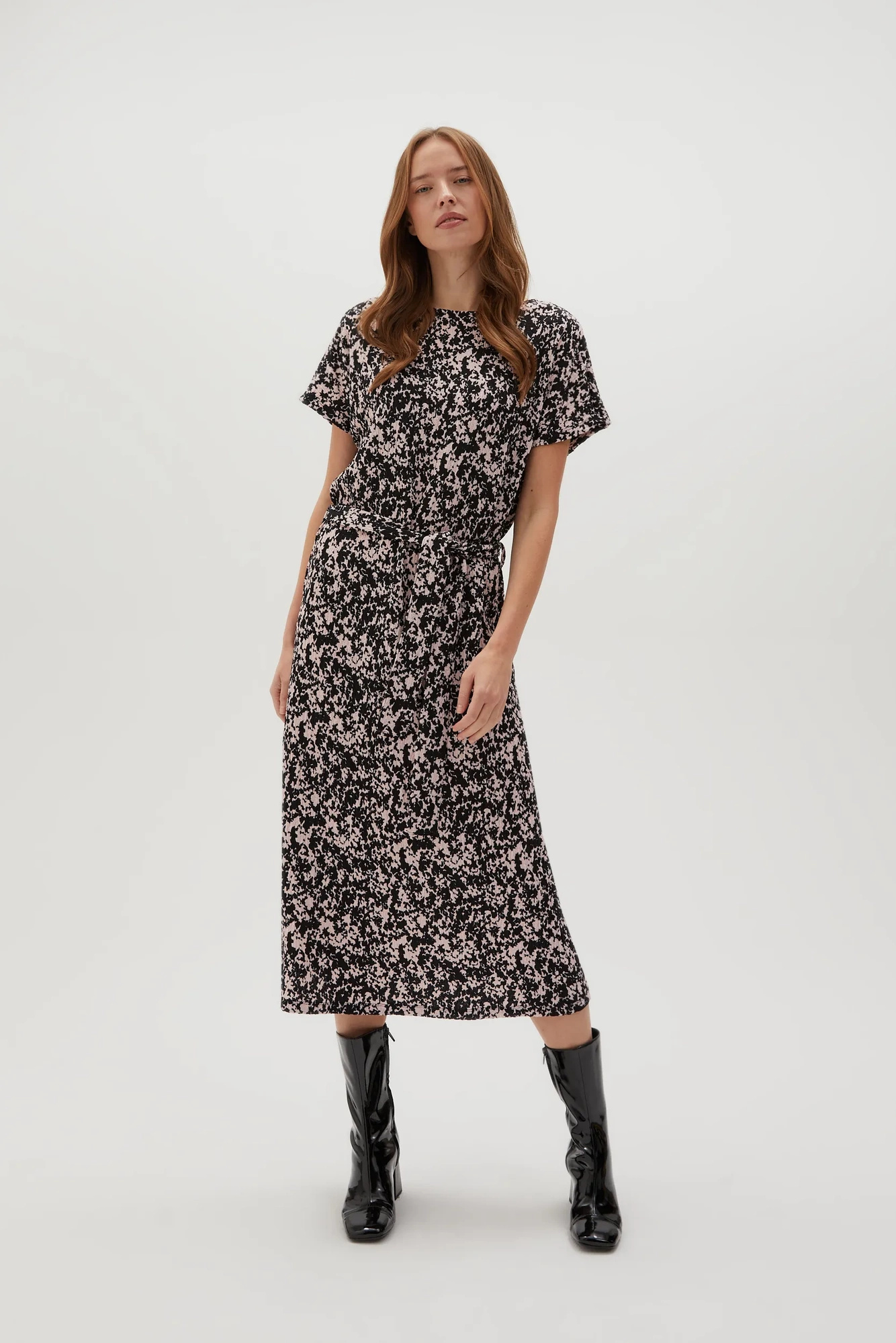 Wzorzysta sukienka midi czarna damska