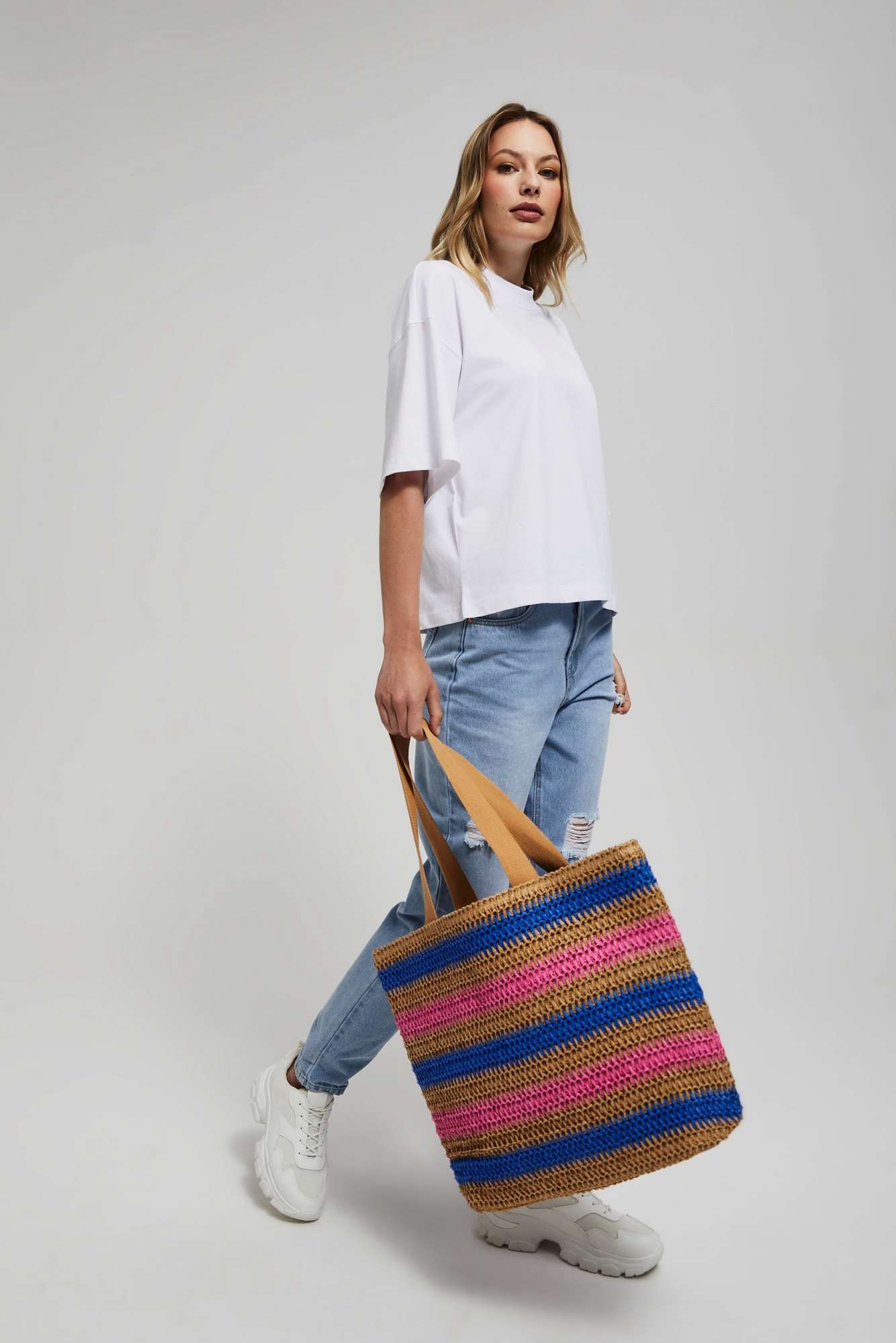 Pleciona torba na ramię w paski ciemnobeżowa