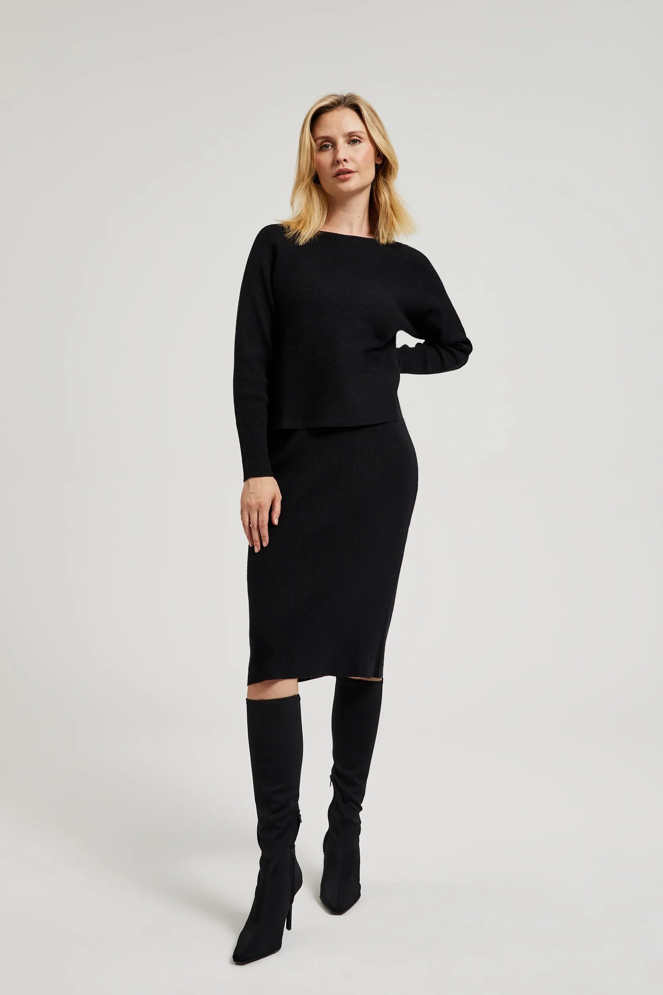 Gładki swetrowy komplet czarny