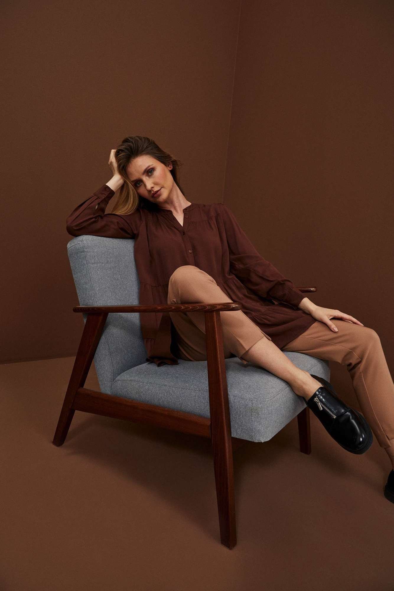 Koszula z falbaną kasztanowa