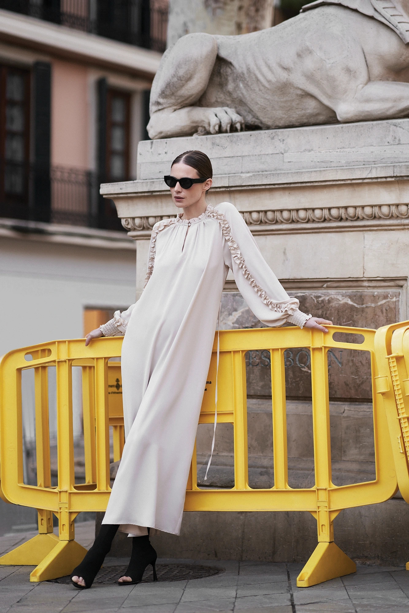 Sukienka maxi z falbankami beżowa