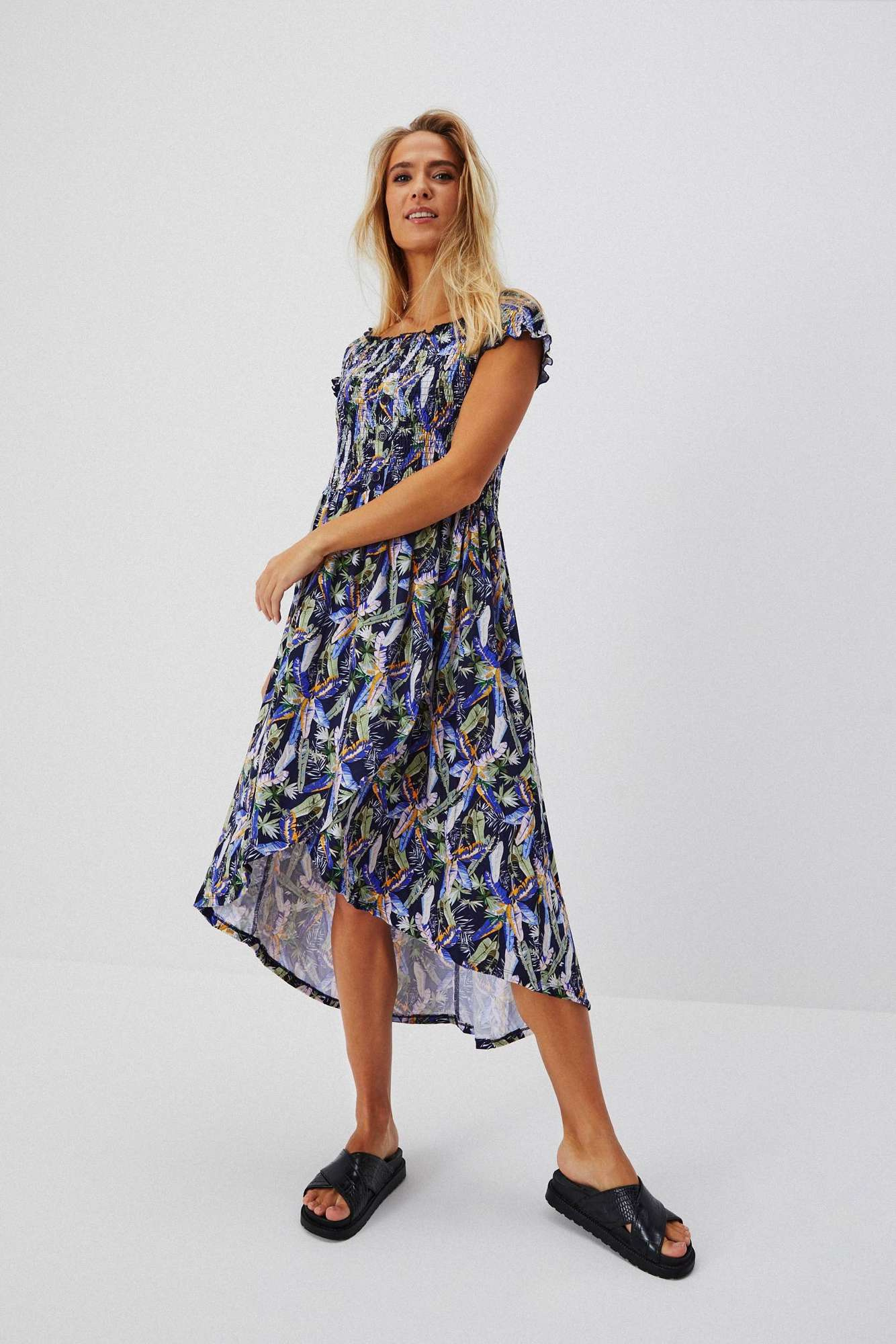 Sukienka z roślinnym printem