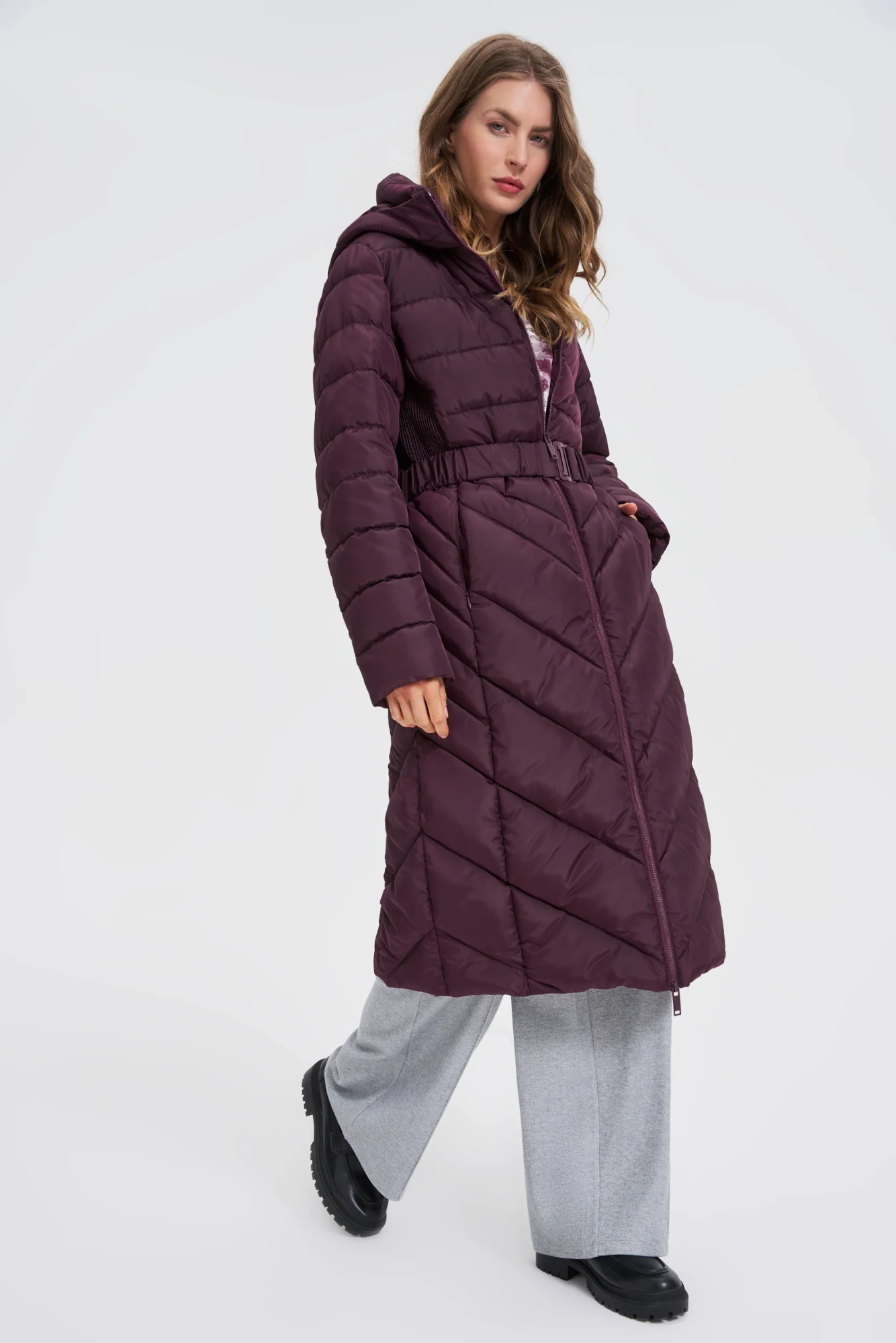 Kurtka z paskiem burgundowa