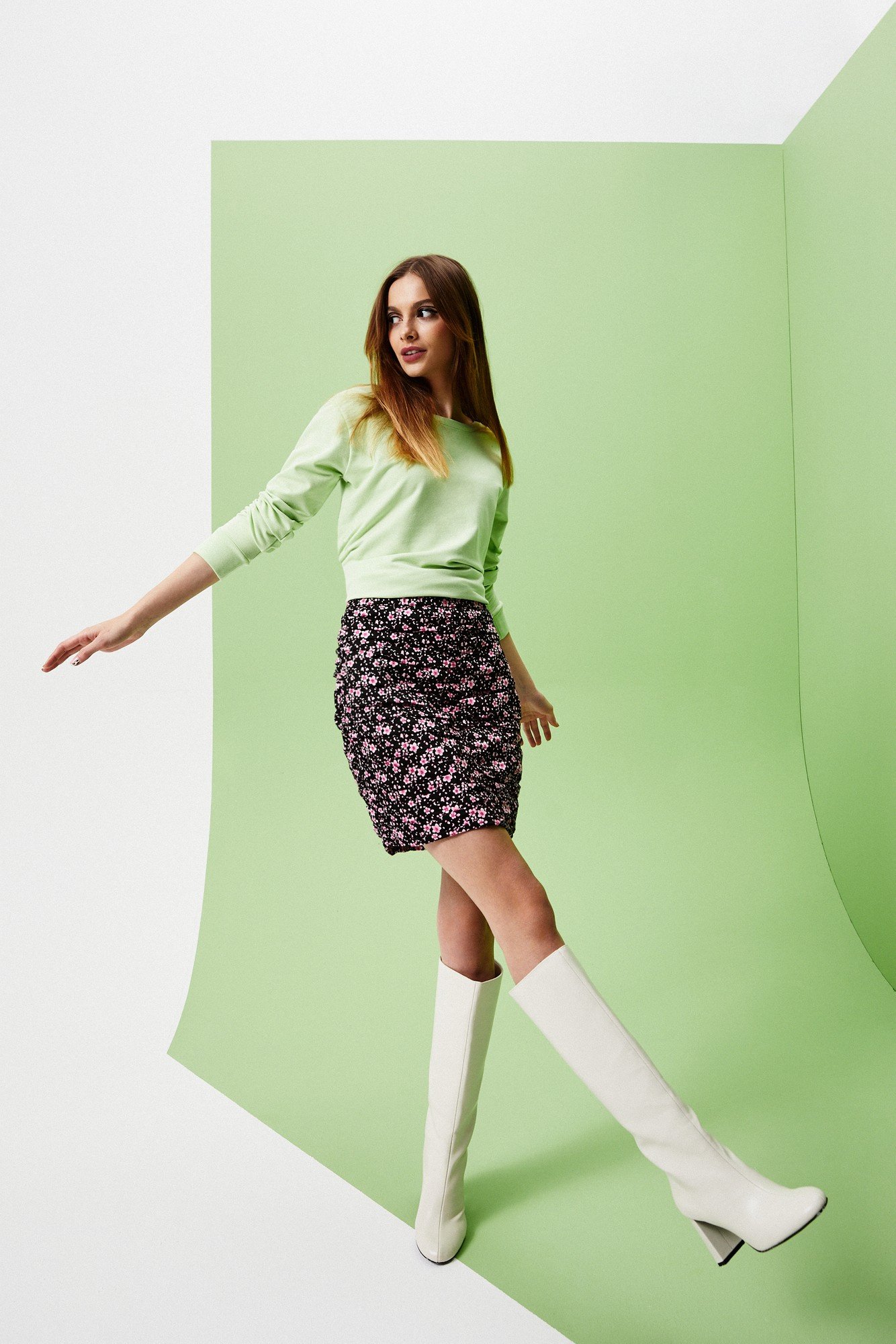 Ołówkowa spódnica w kwiaty