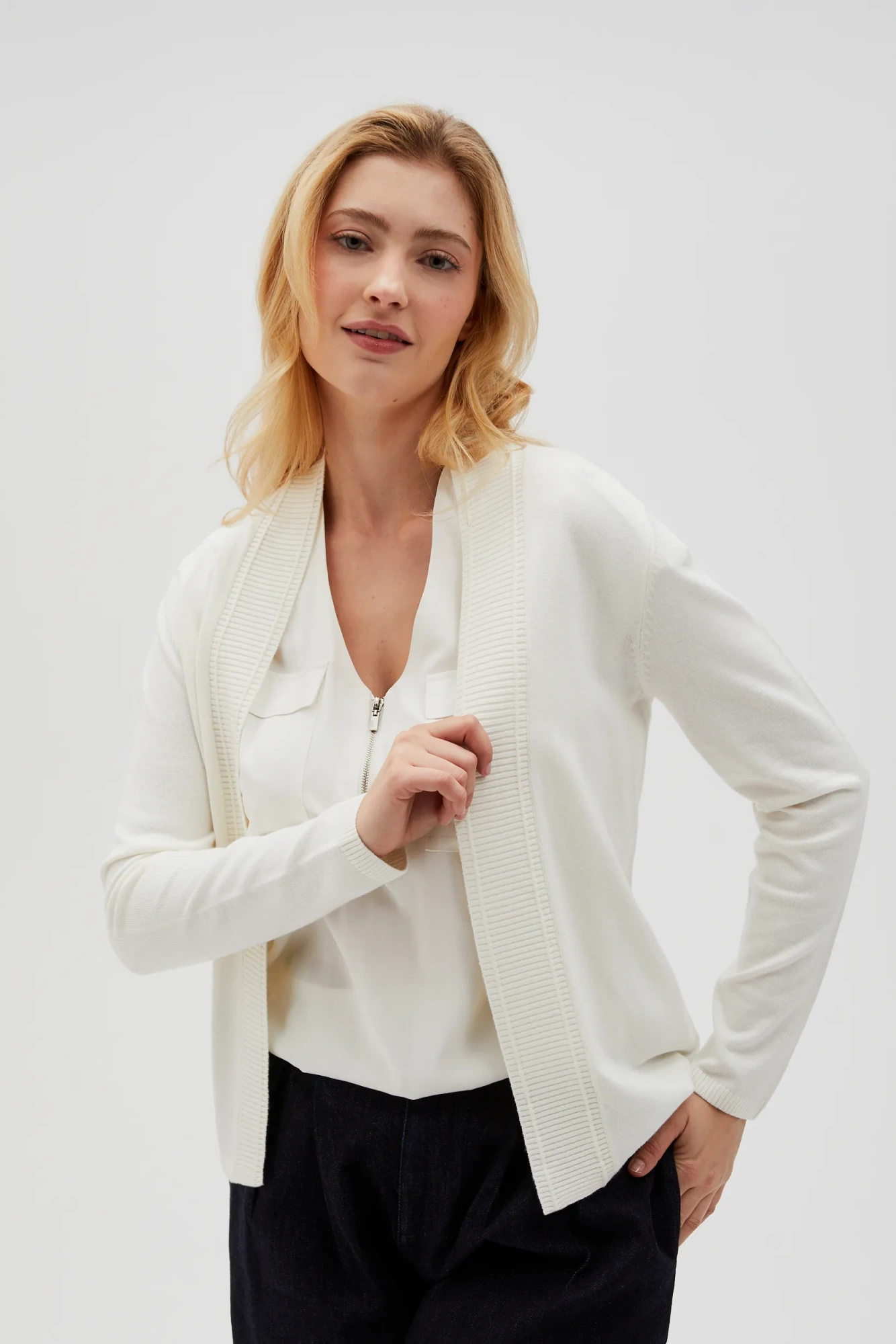 Wiskozowy sweter biały