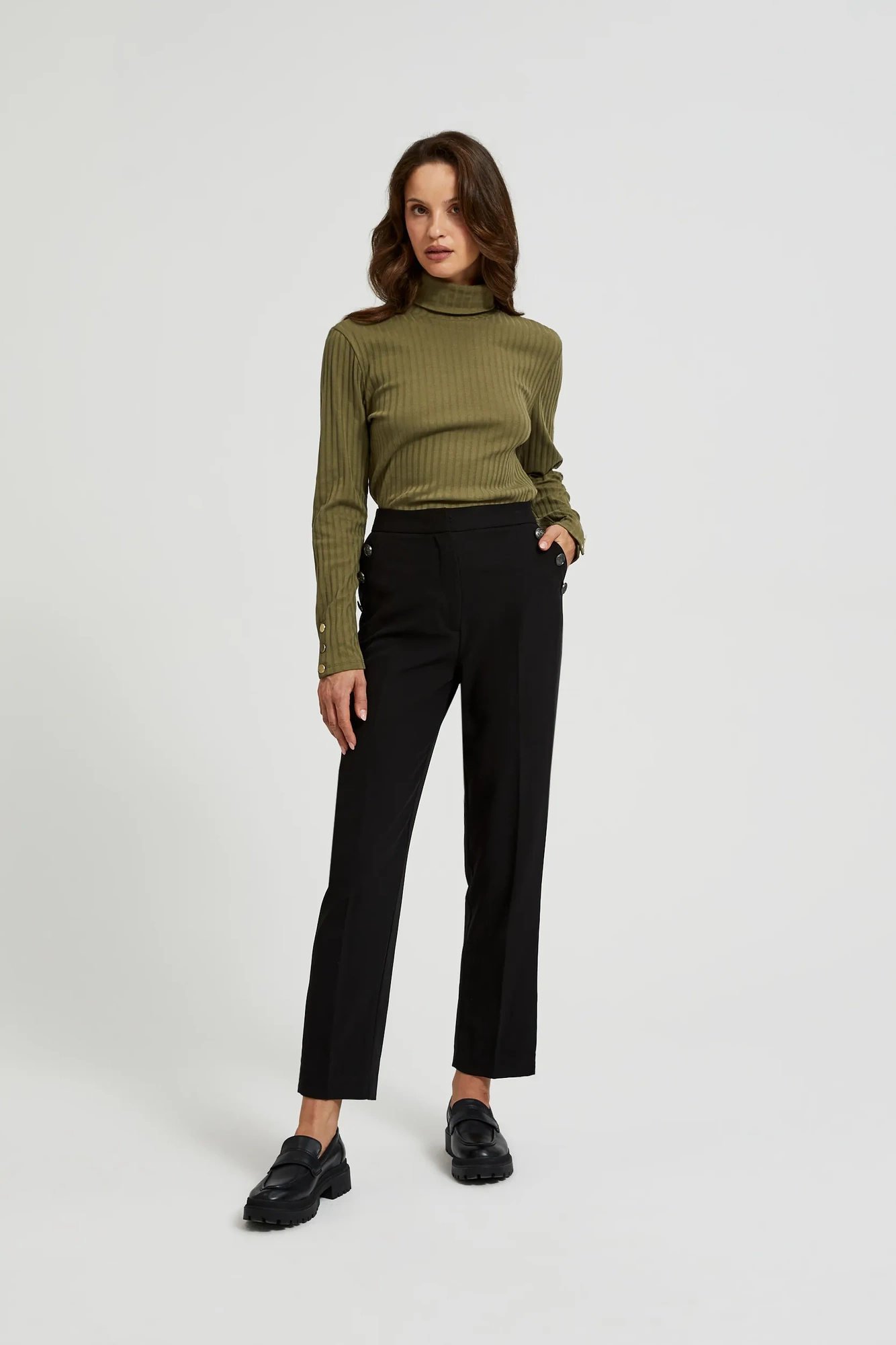 Spodnie z ozdobnymi guzikami na kieszeniach czarne