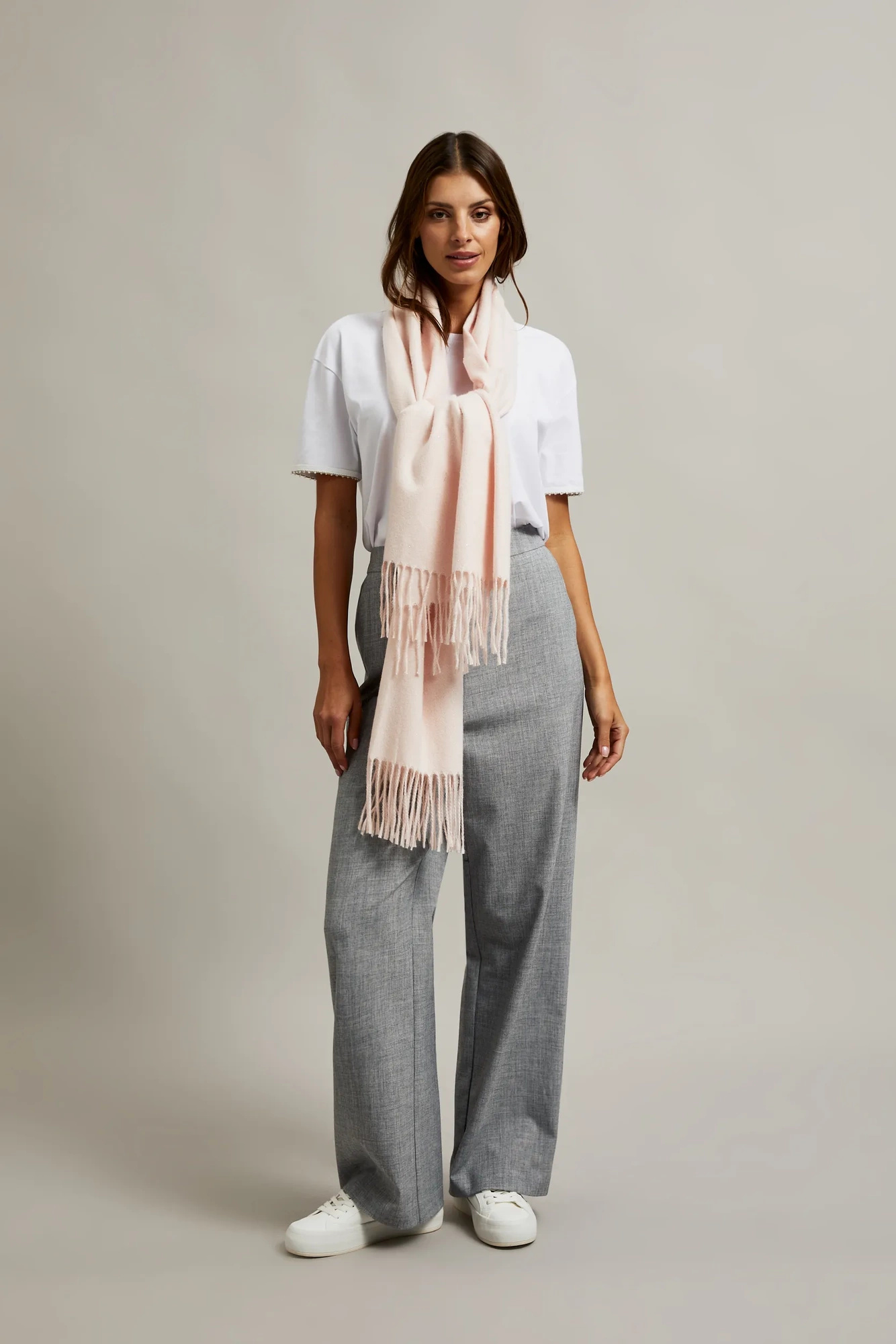 Gładki szalik z frędzlami różowy