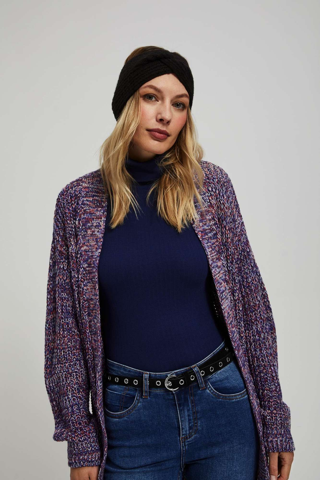 Pasek z ozdobną klamrą w kolorze srebrnym czarny