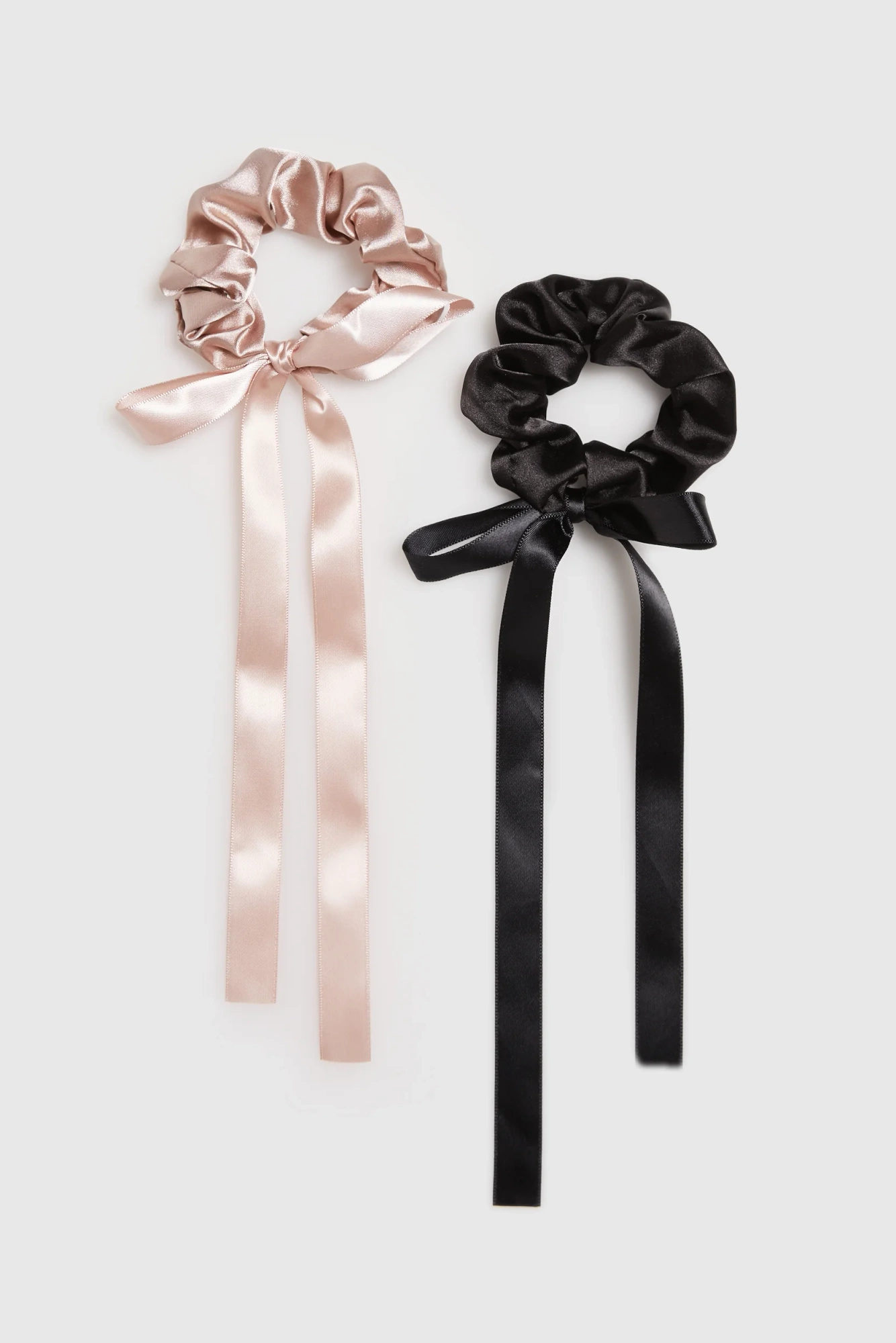 Zestaw dwóch gumek ze wstążką