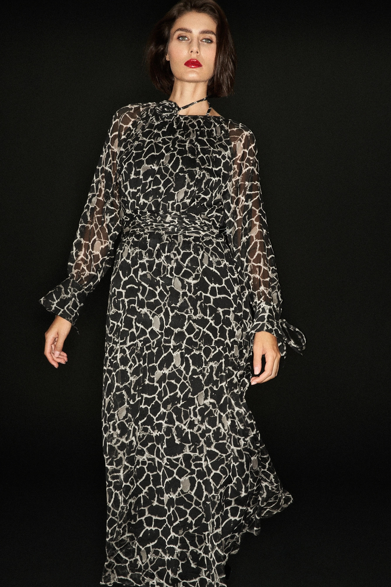 Rozkloszowana sukienka maxi czarna