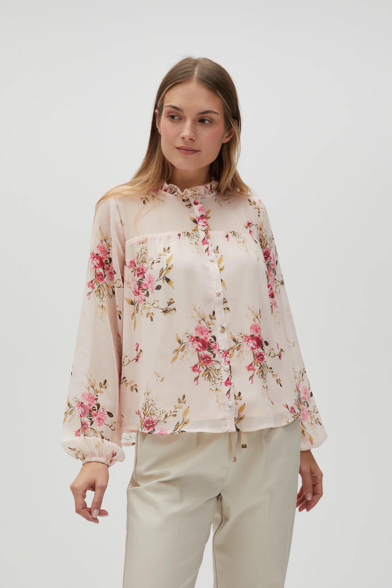 Koszula w kwiaty z falbankami i bufiastymi rękawami różowa