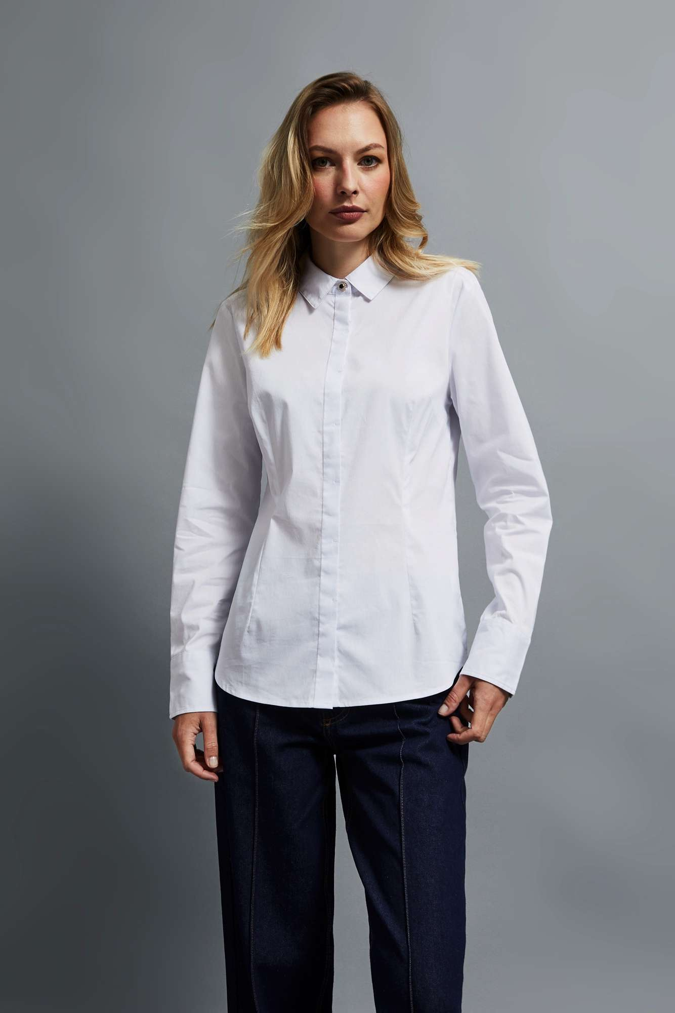 Gładka koszula biała