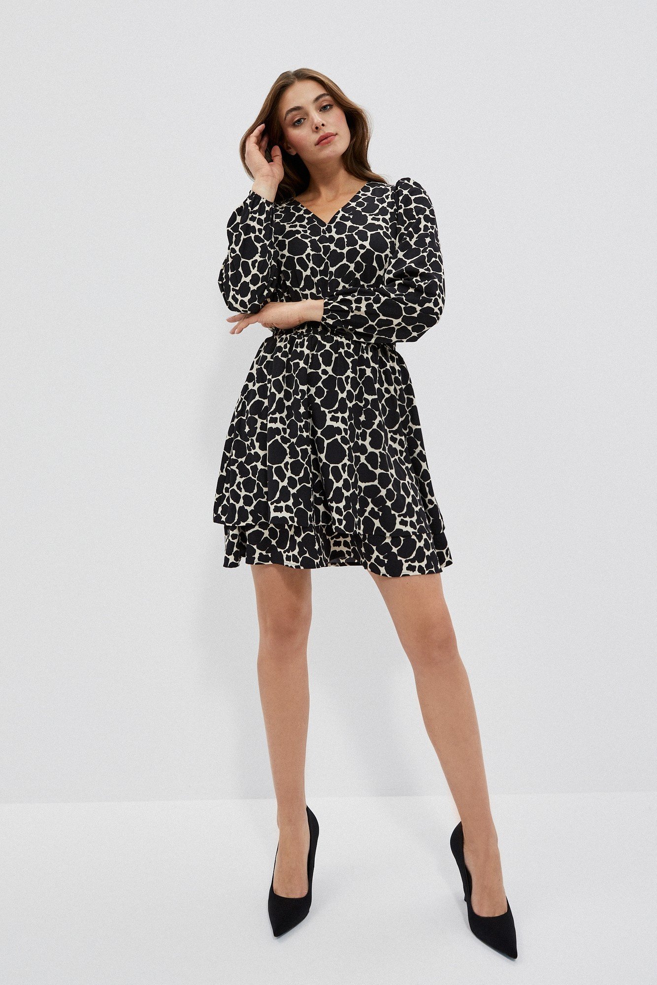 Sukienka mini z rozkloszowanym dołem