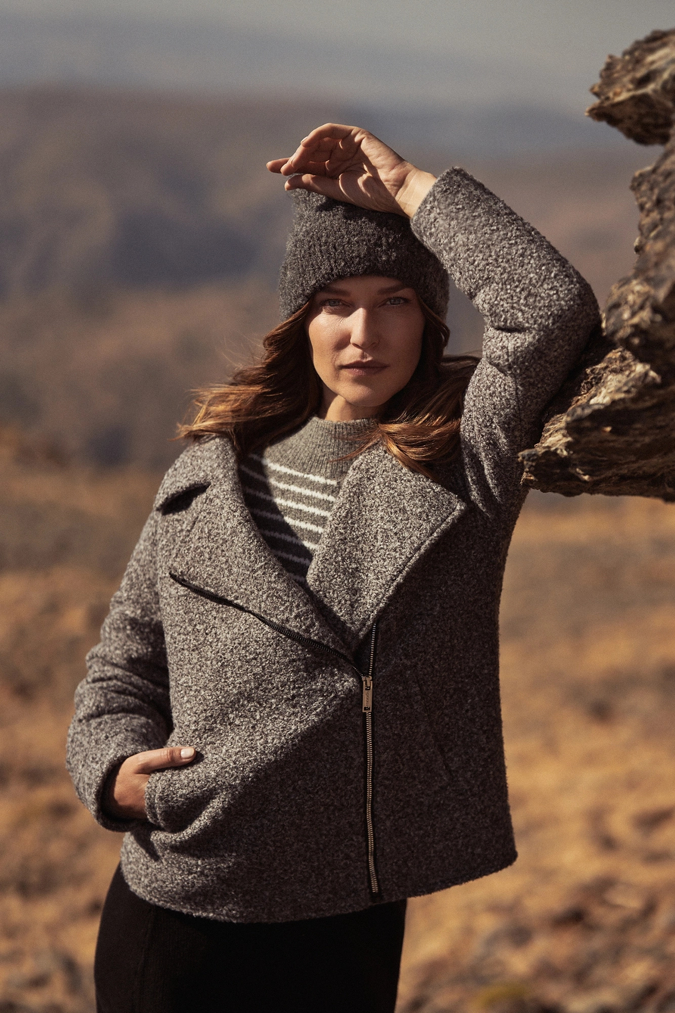 Kurtka zapinana na zamek szara