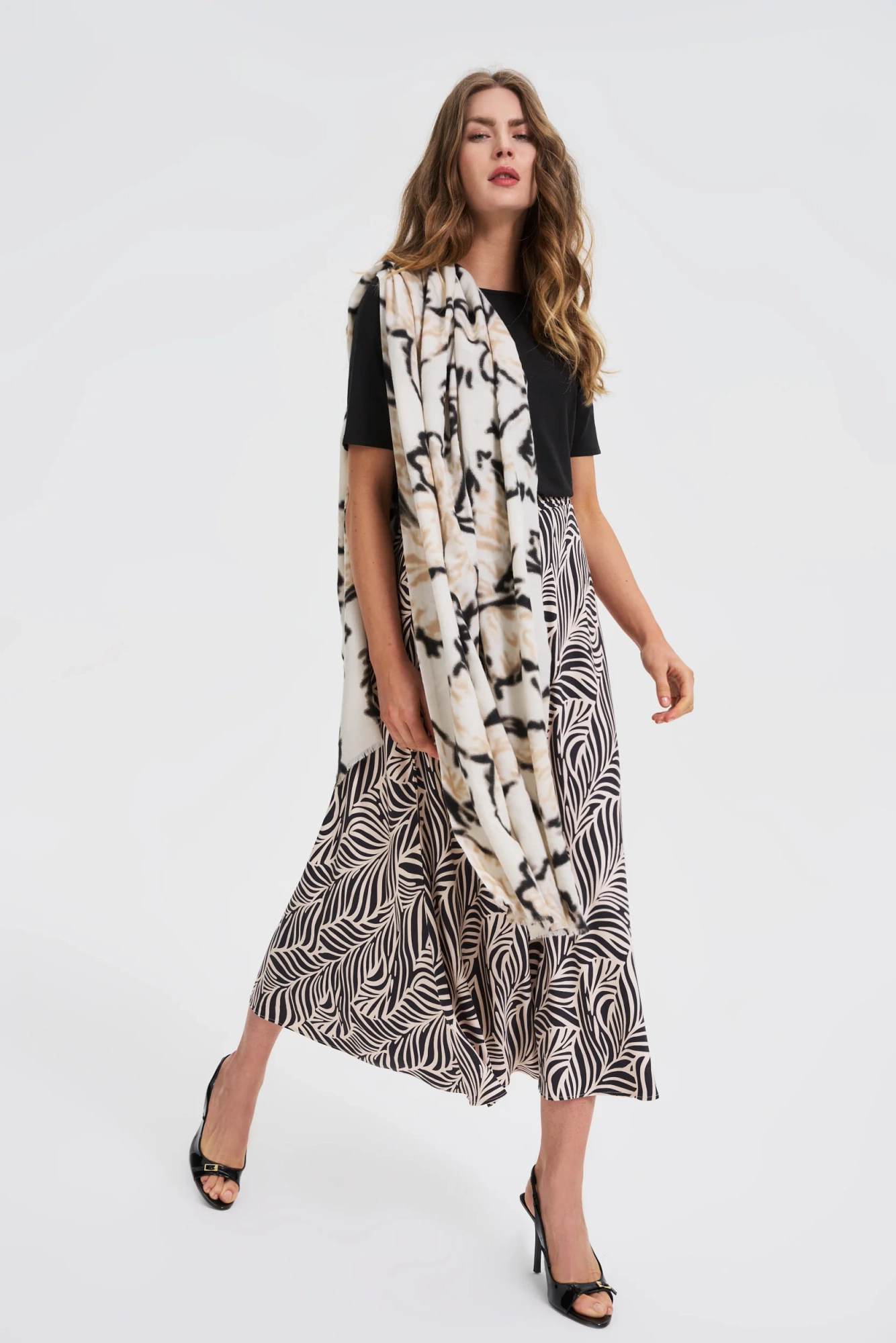 Wzorzysty szalik beżowy