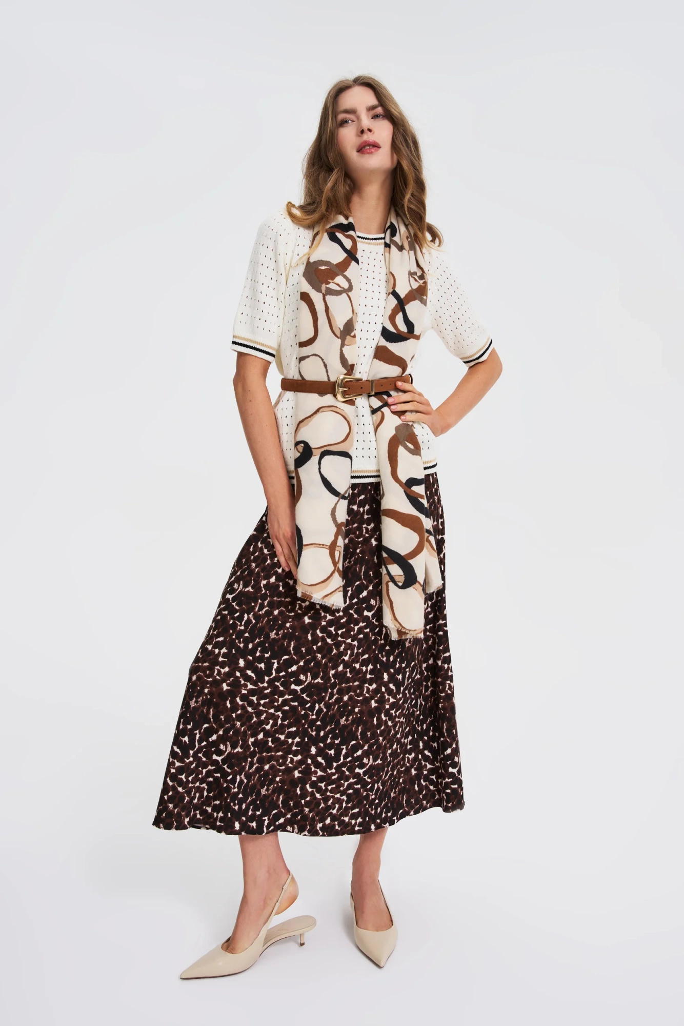 Pasek z klamrą w kolorze złotym