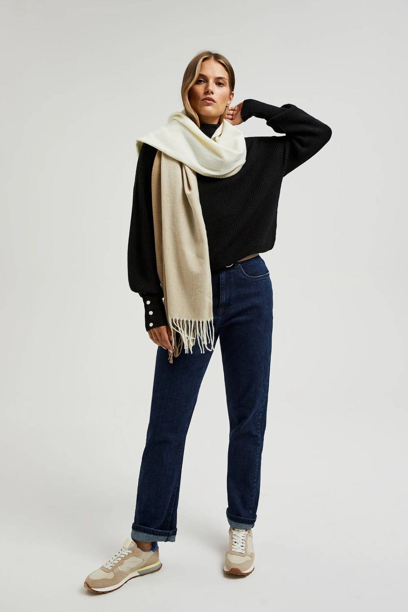 Szalik z frędzlami beżowy