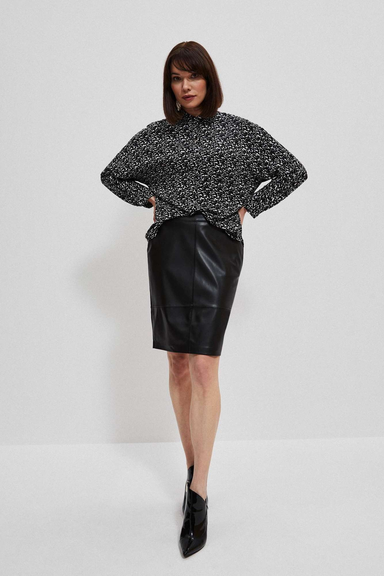 Ołówkowa spódnica ze skóry ekologicznej czarna