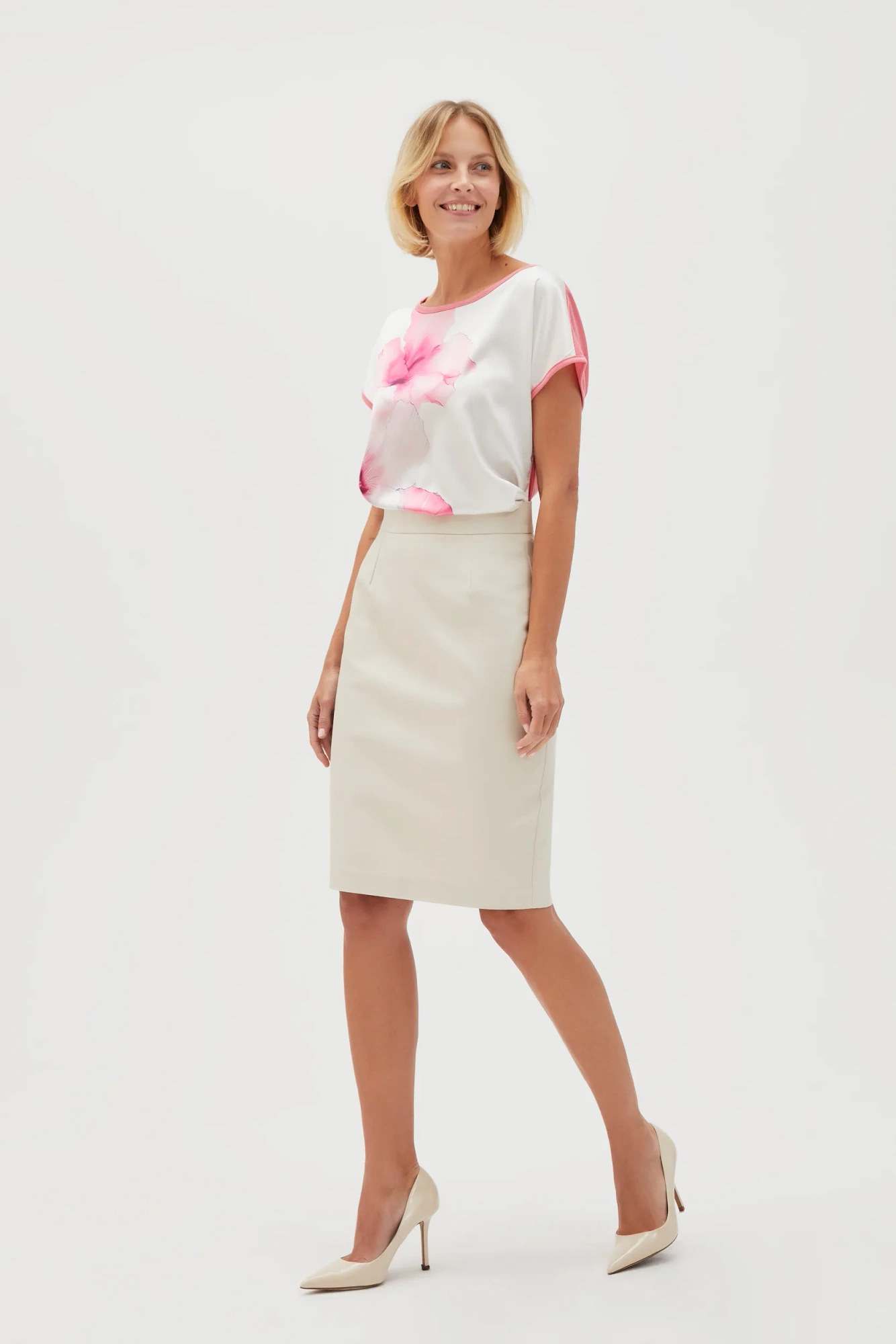 Ołówkowa spódnica beżowa