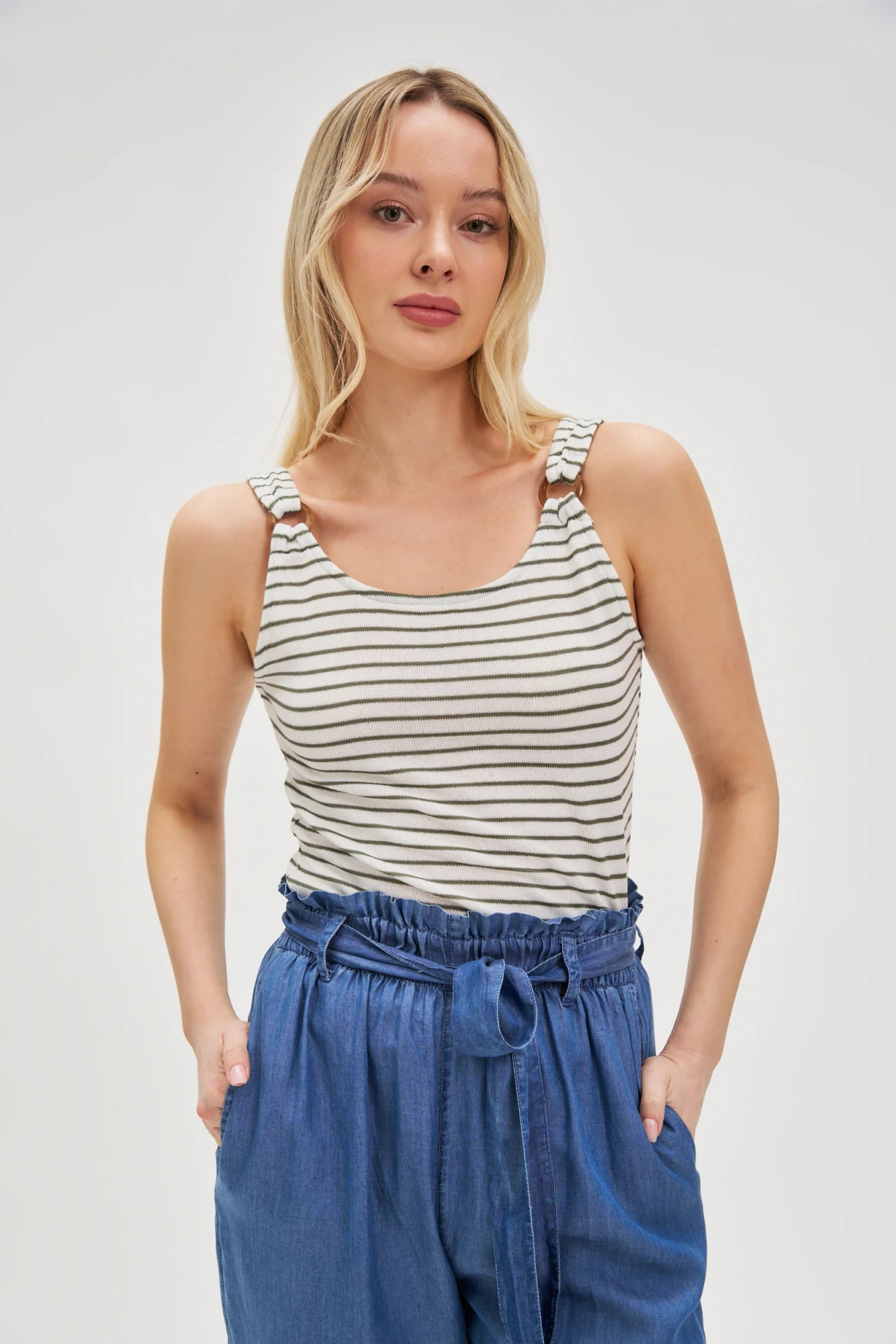 Top w paski biały