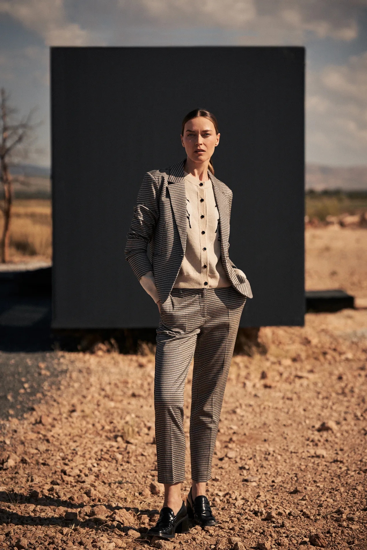 Eleganckie spodnie w pepitkę beżowe