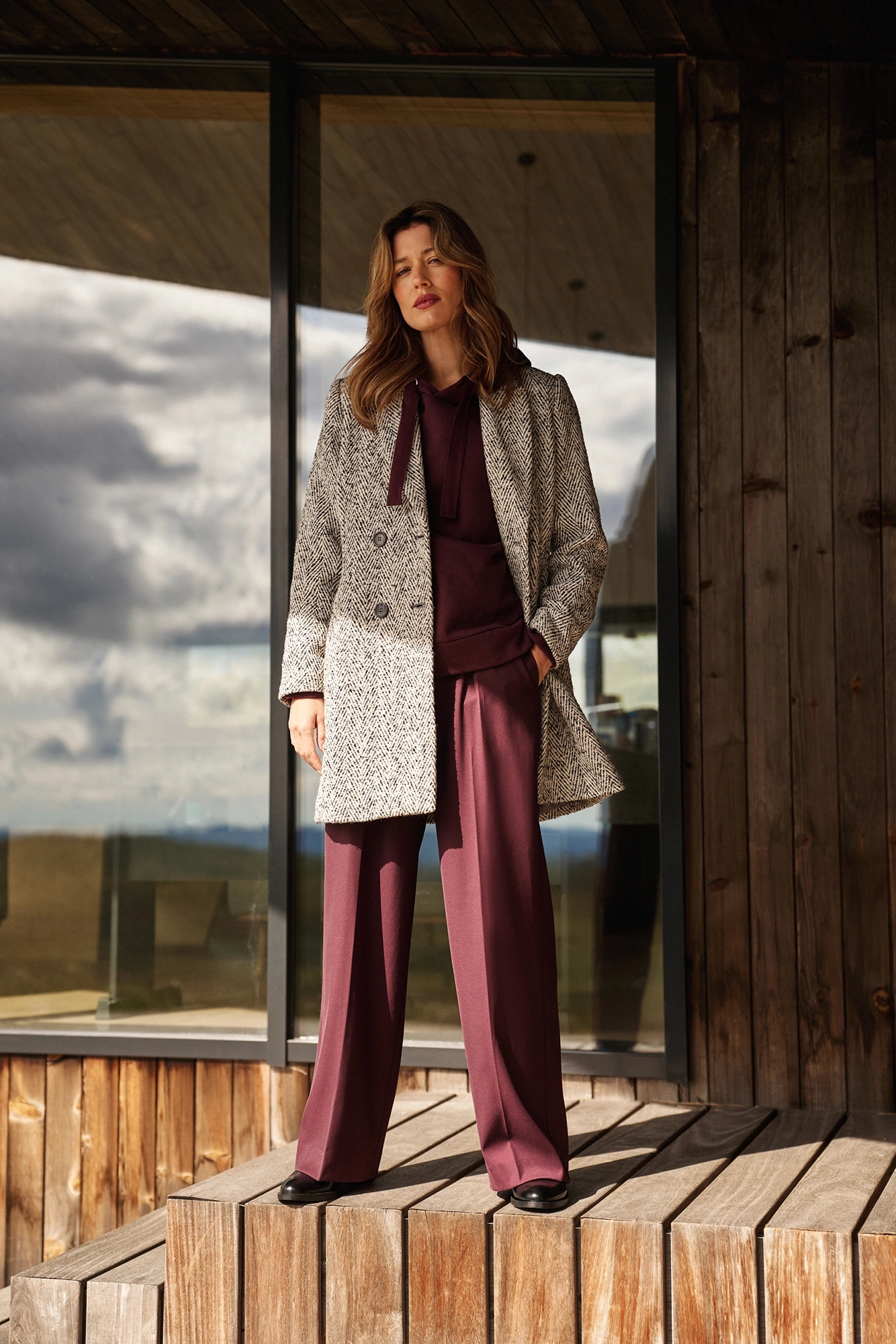 Płaszcz w jodełkę szary