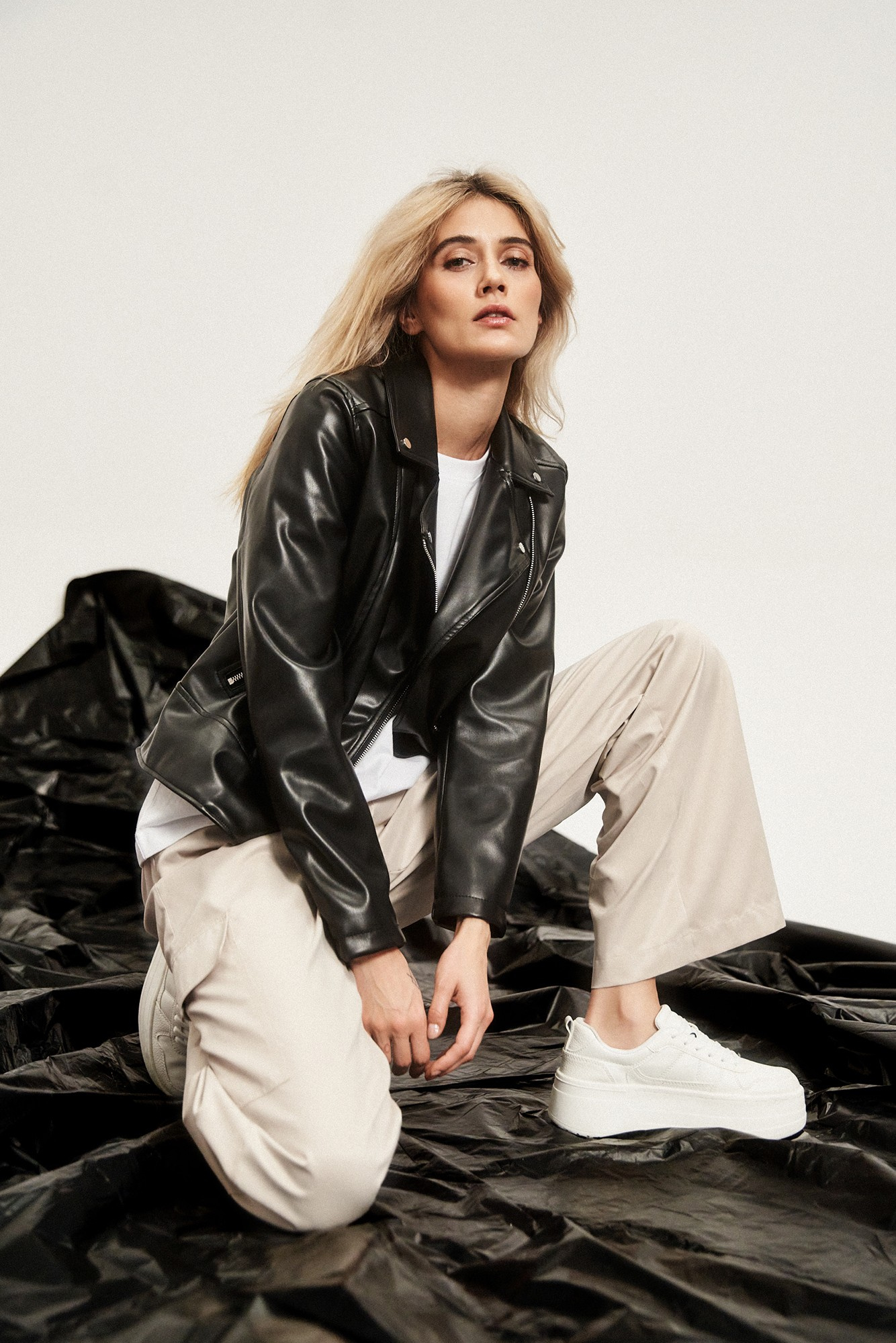 Kurtka ramoneska zapinana na zamek