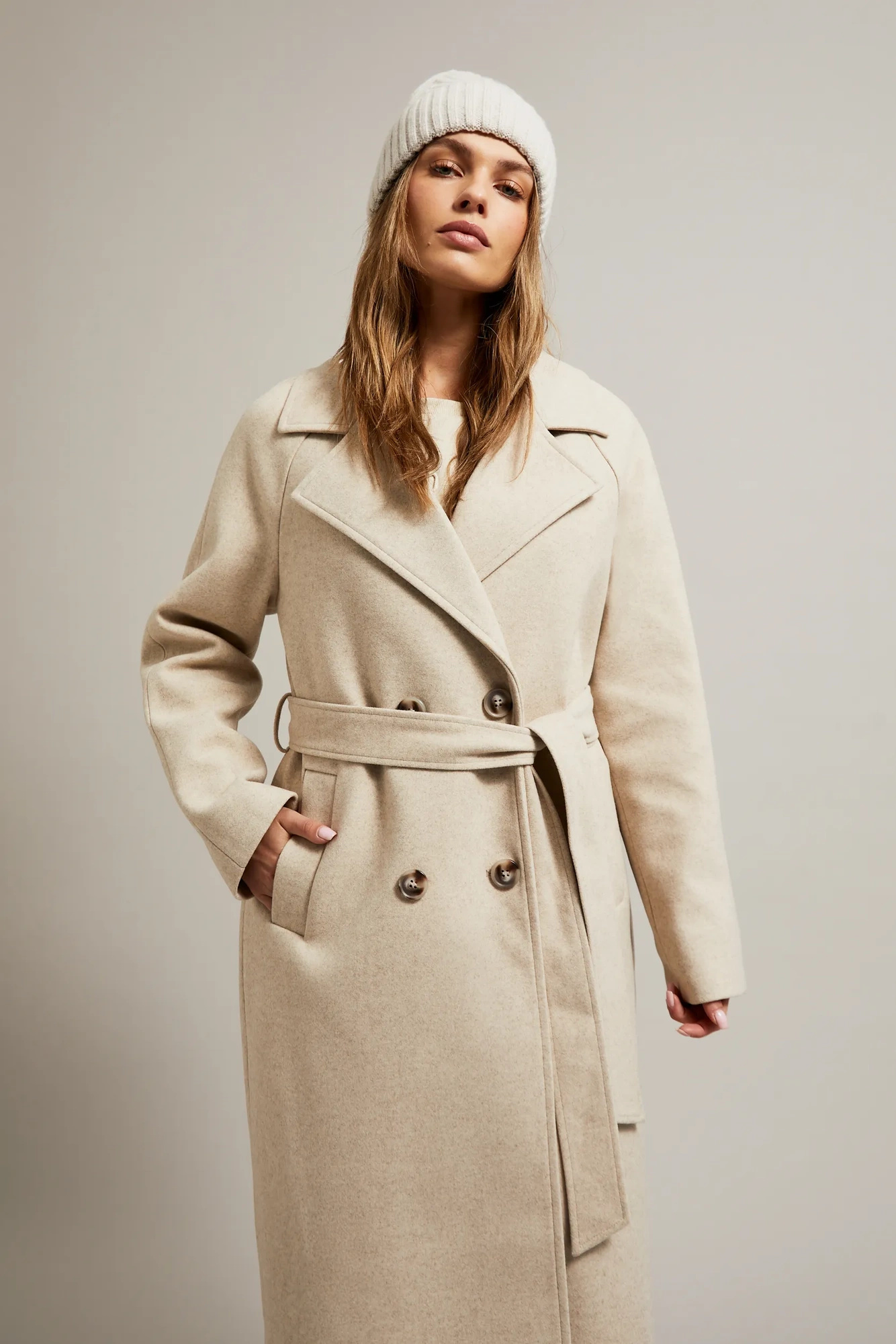 Ciepła czapka z dodatkiem wełny beżowa