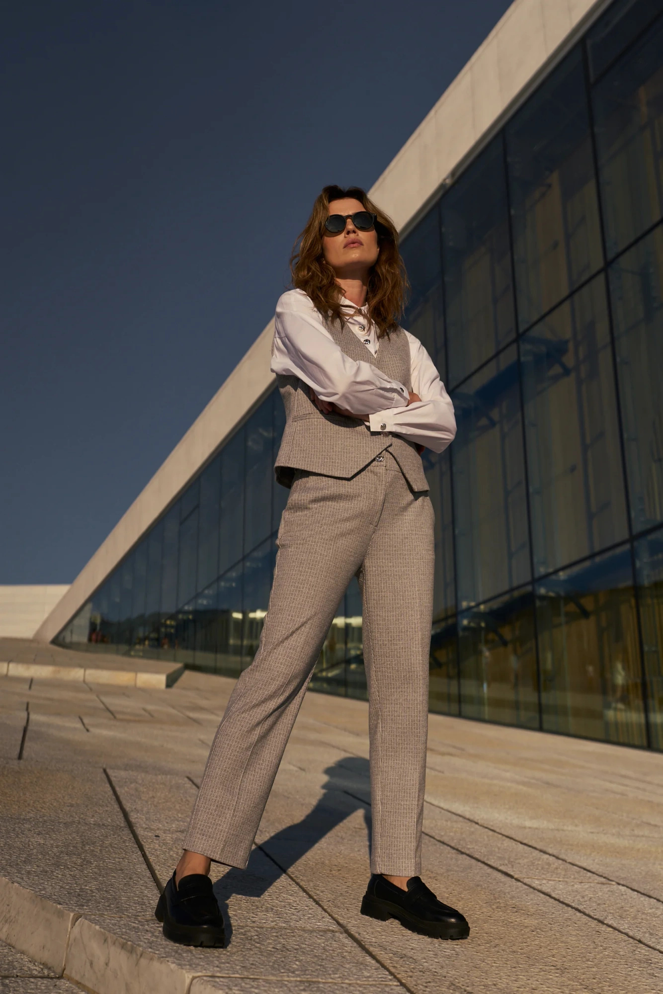 Spodnie w kant szare