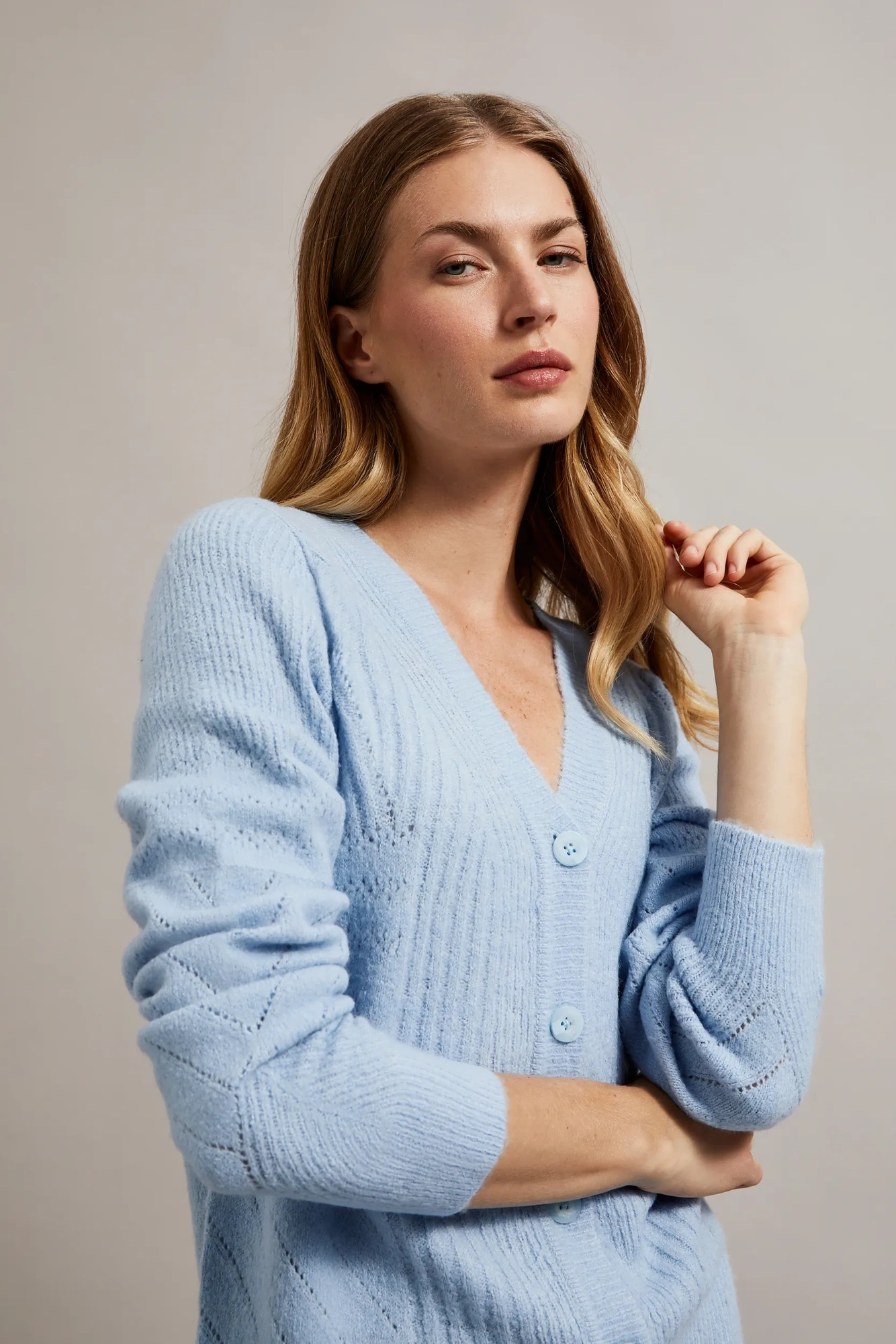 Ażurowy kardigan błękitny