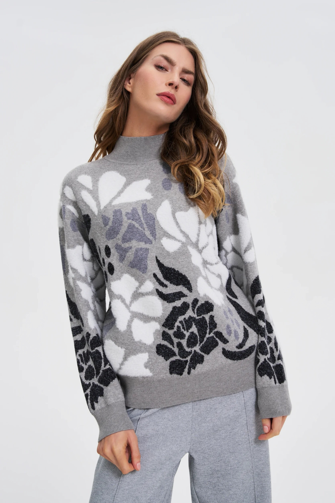 Sweter z golfem szary