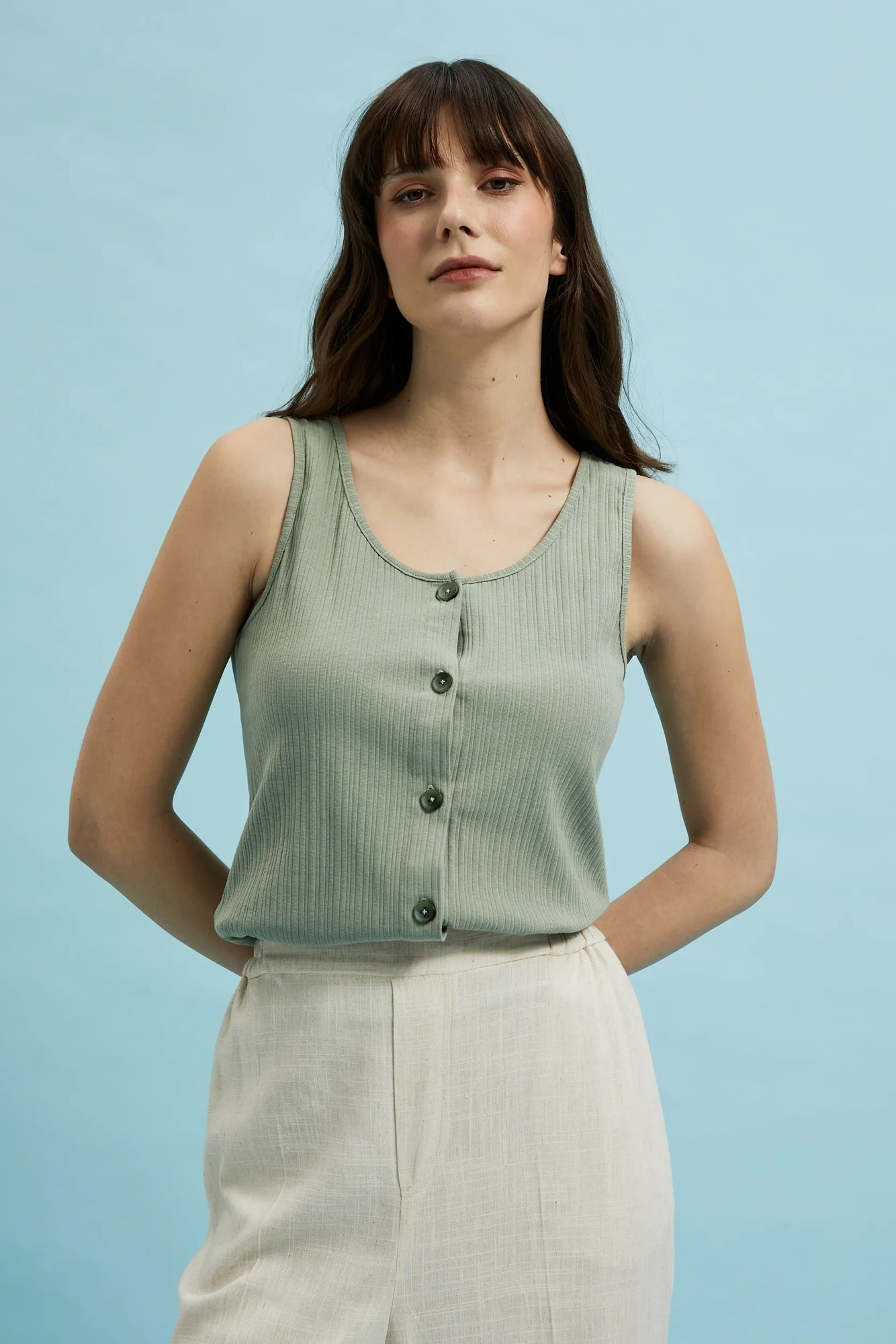 Top z guzikami oliwkowy