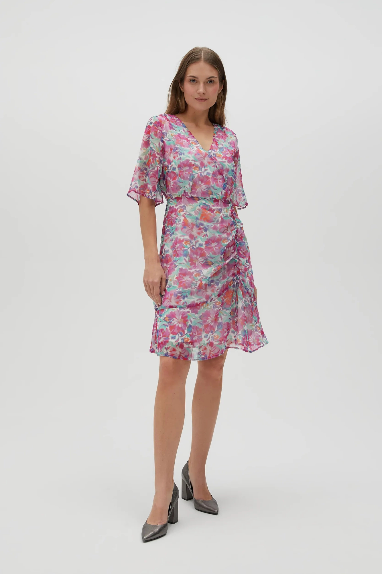 Sukienka w kwiaty fuksjowa