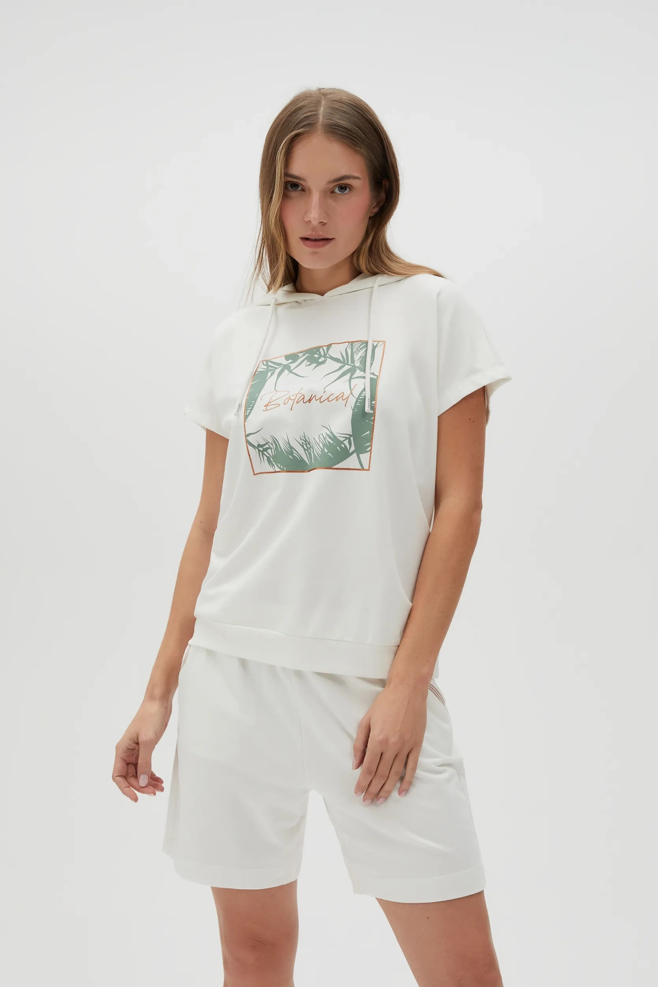 Bluza z kapturem i krótkimi rękawami biała