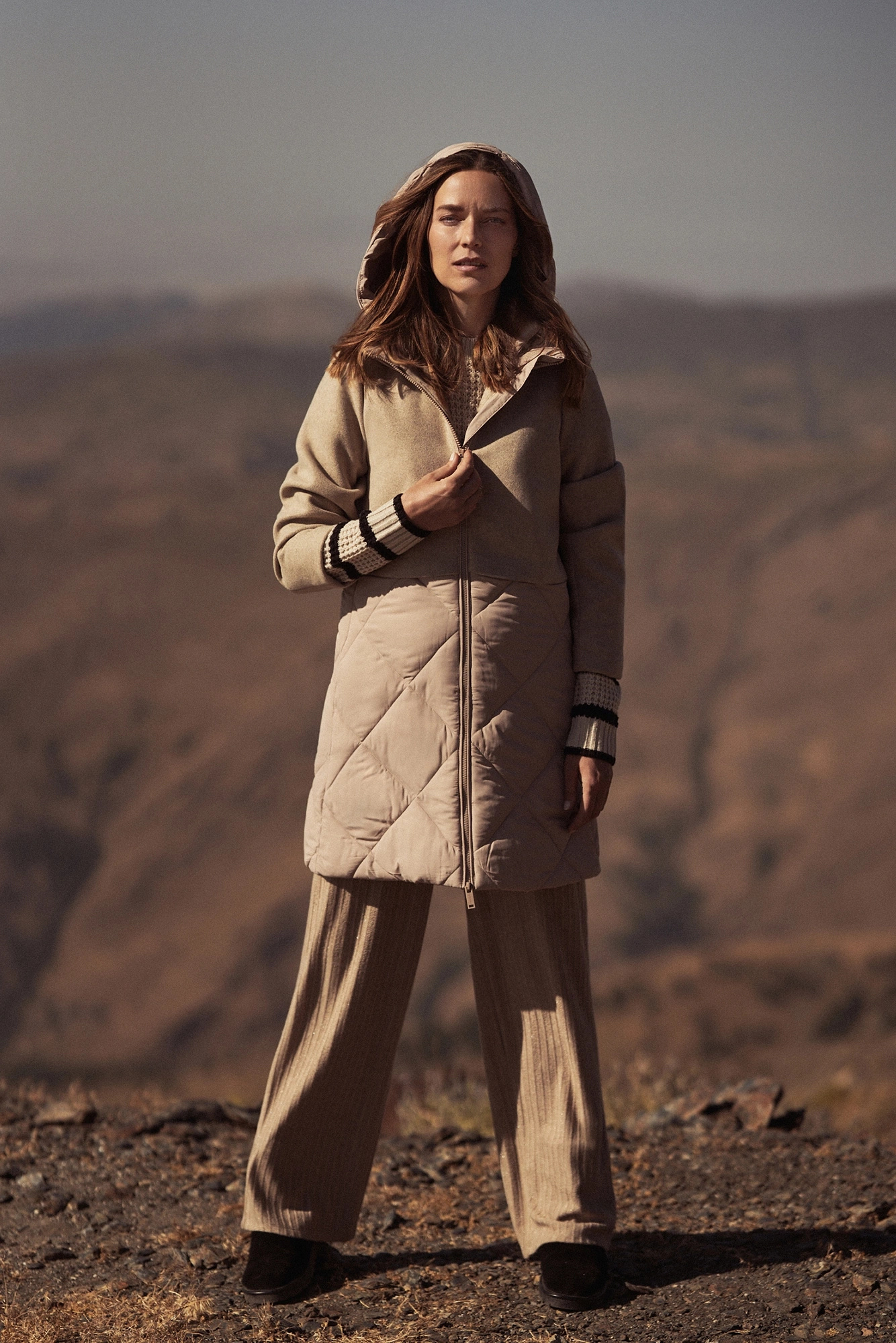 Kurtka z odpinanym kapturem beżowa