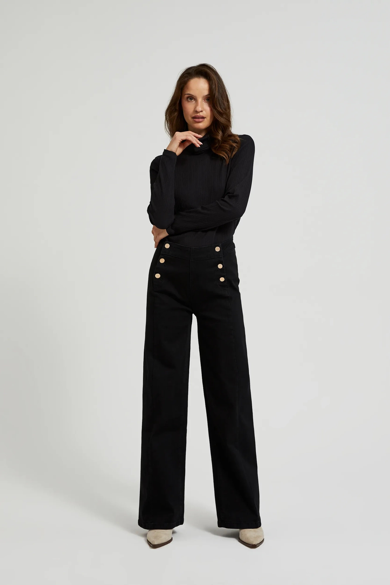 Jeansy z ozdobnymi guzikami czarne