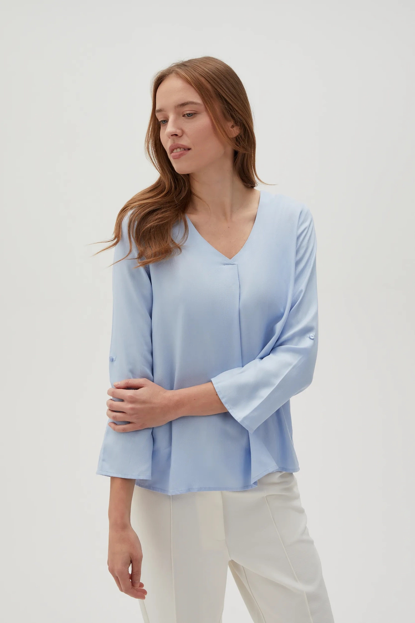 Gładka koszula z dekoltem w serek błękitna