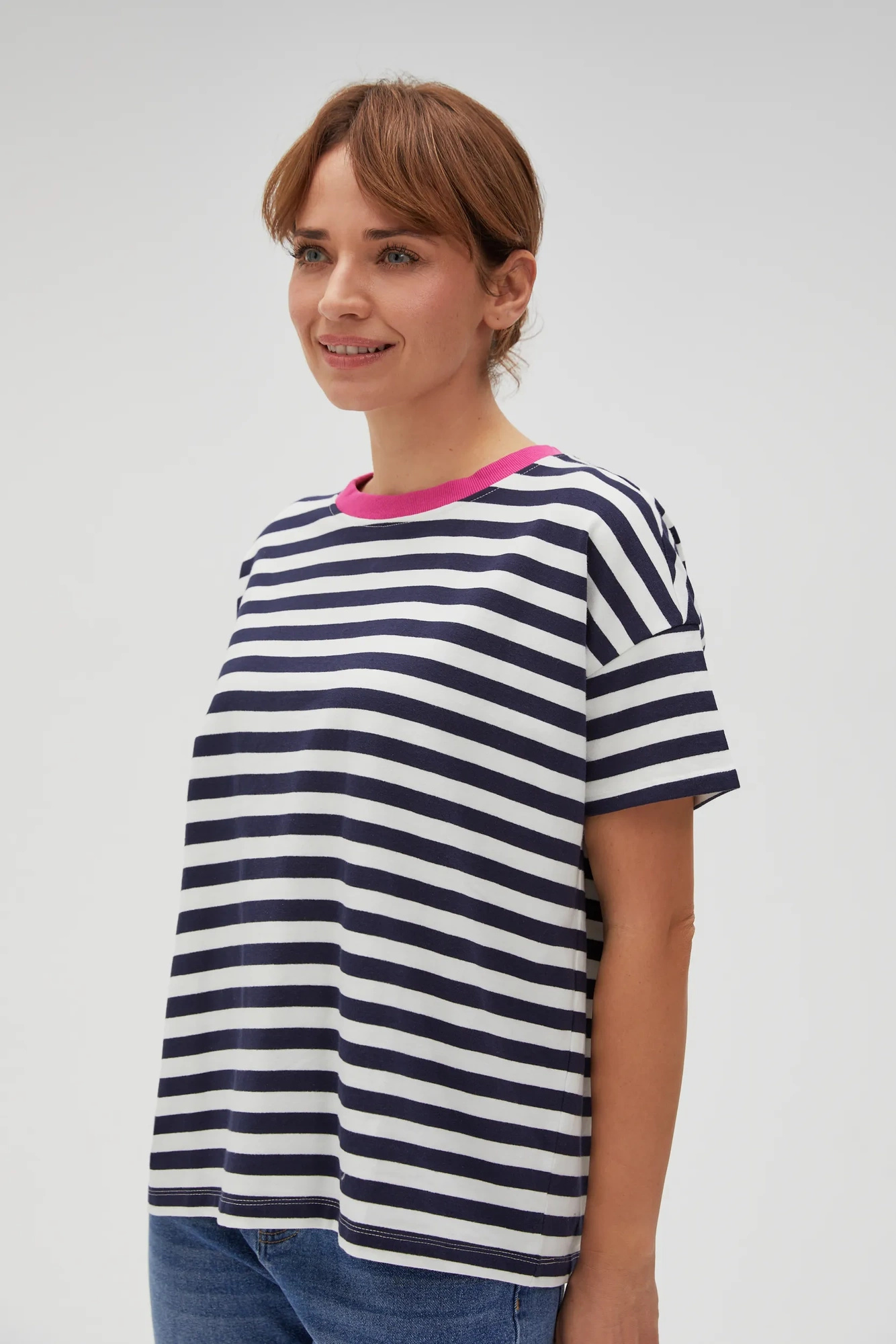 Bawełniana bluza w paski z krótkimi rękawami granatowa