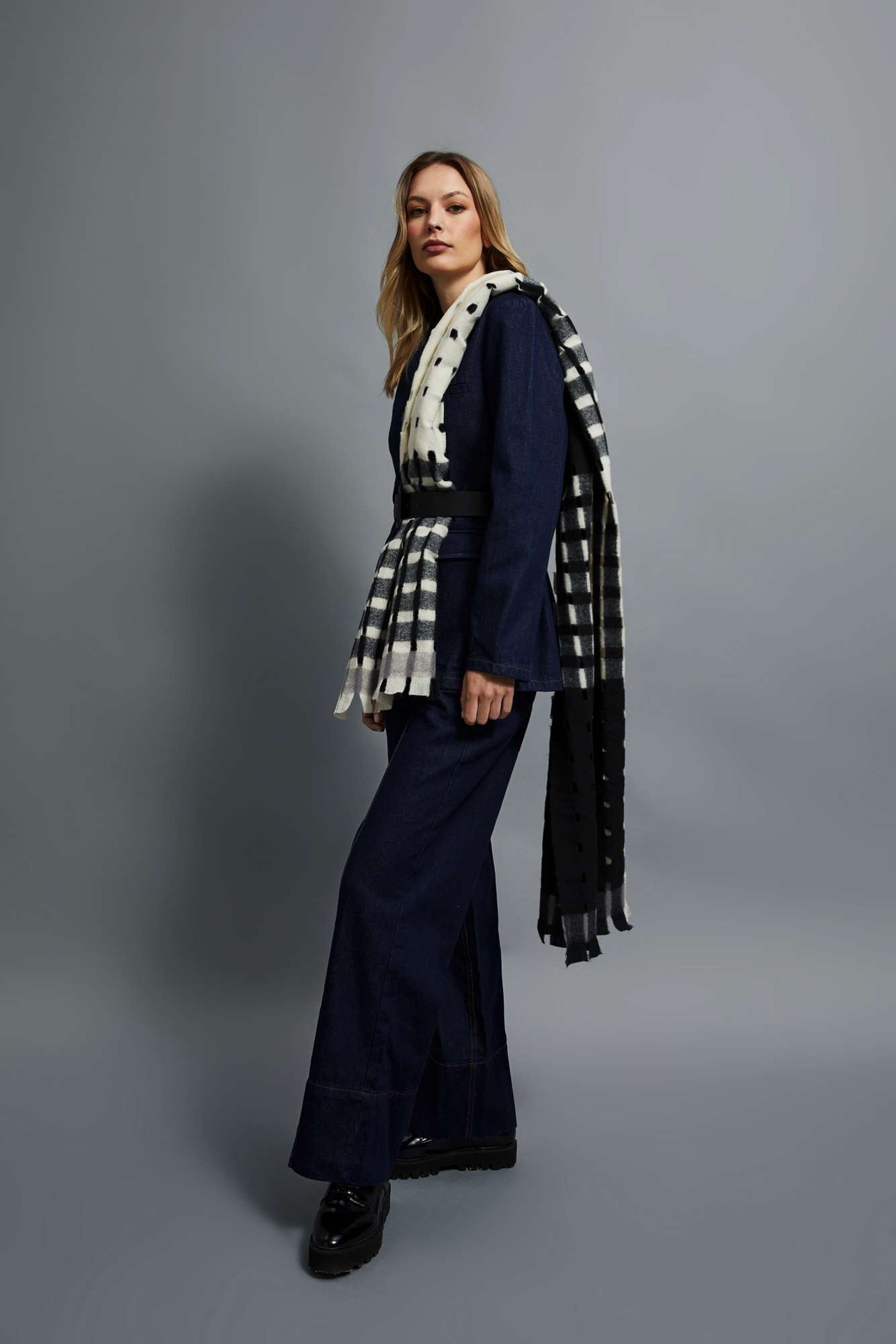 Szalik w kratę czarny