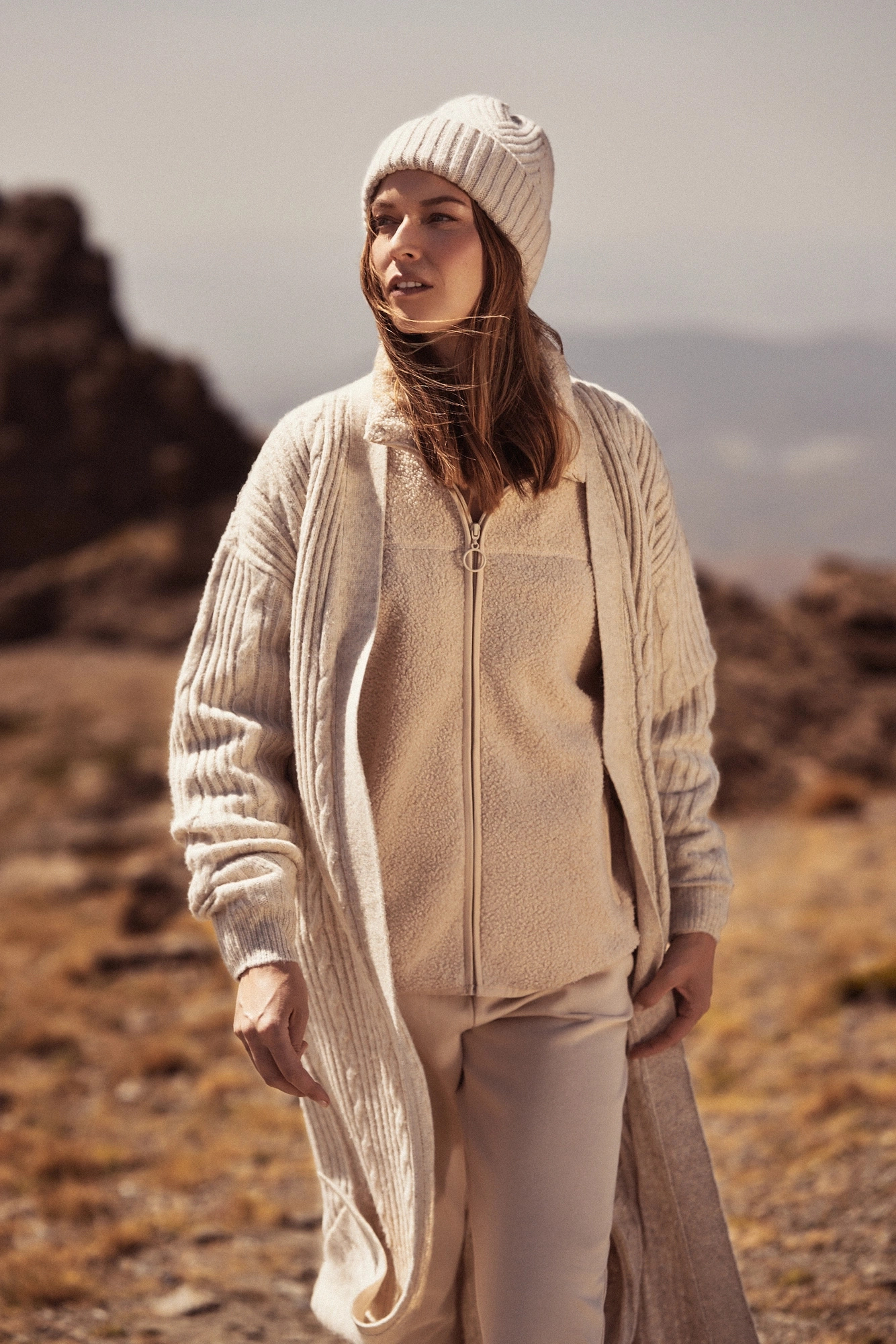 Długi kardigan beżowy