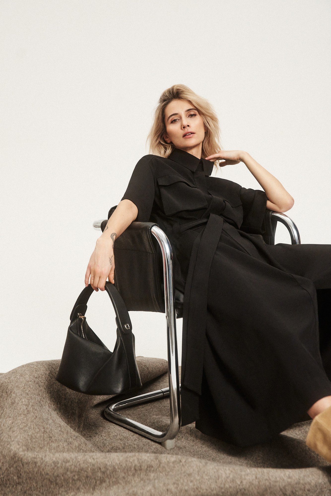 Czarna torebka z podwójnym uchwytem czarna