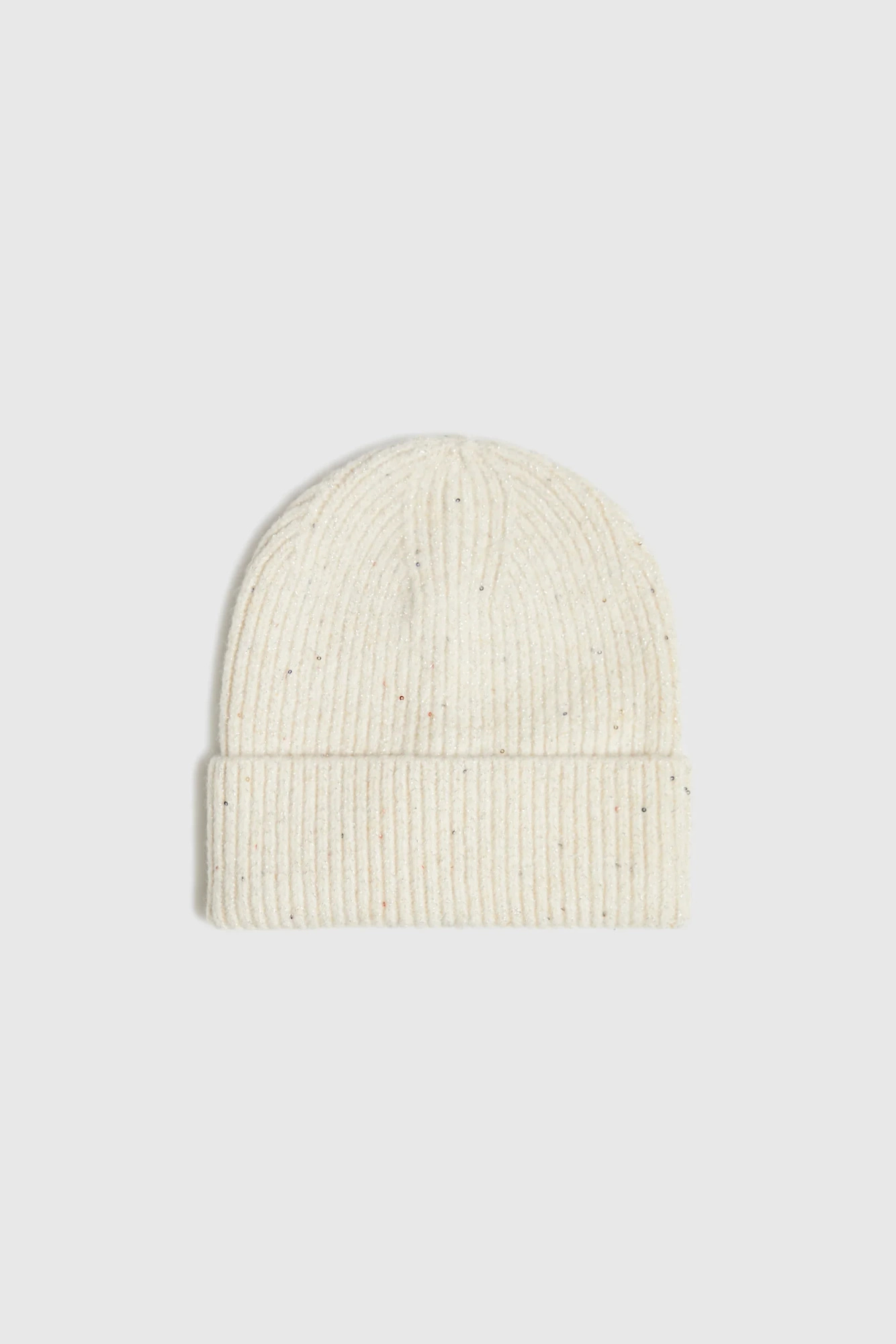 Czapka ozdobiona cekinami biała