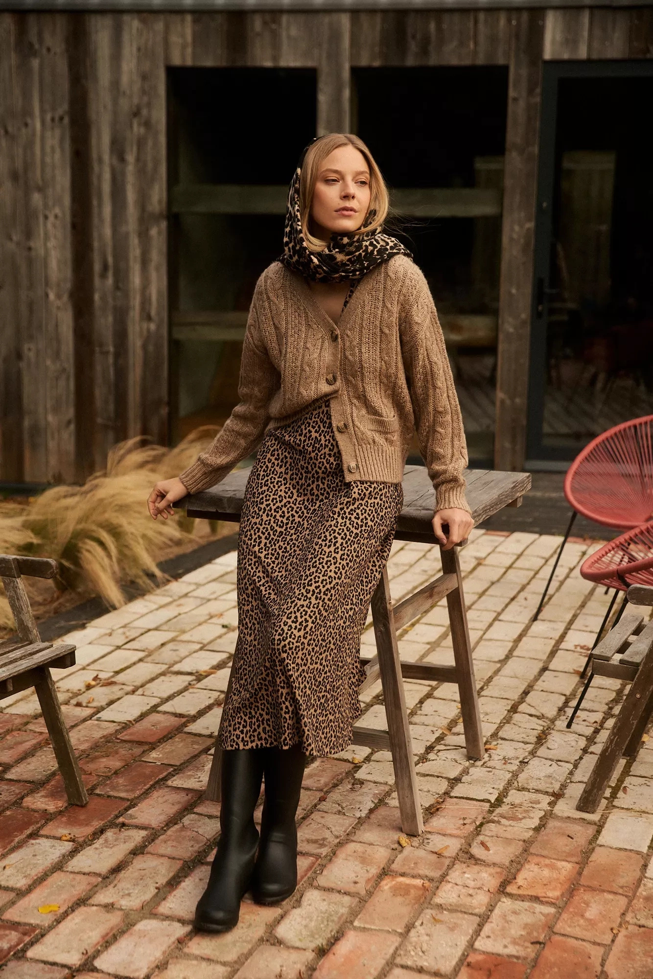 Kardigan z dekoltem w serek