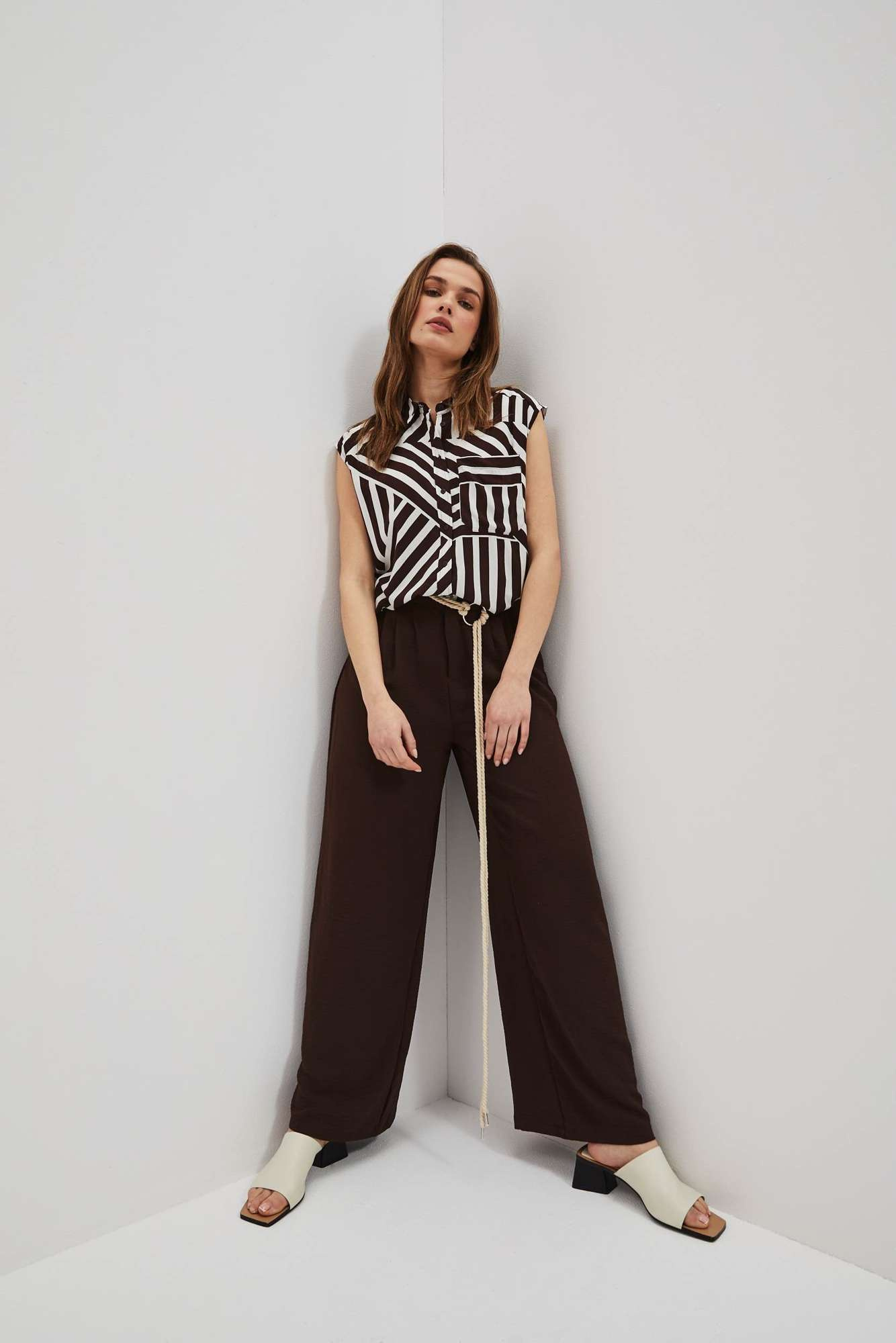 Spodnie z szerokimi nogawkami ciemnobrązowe