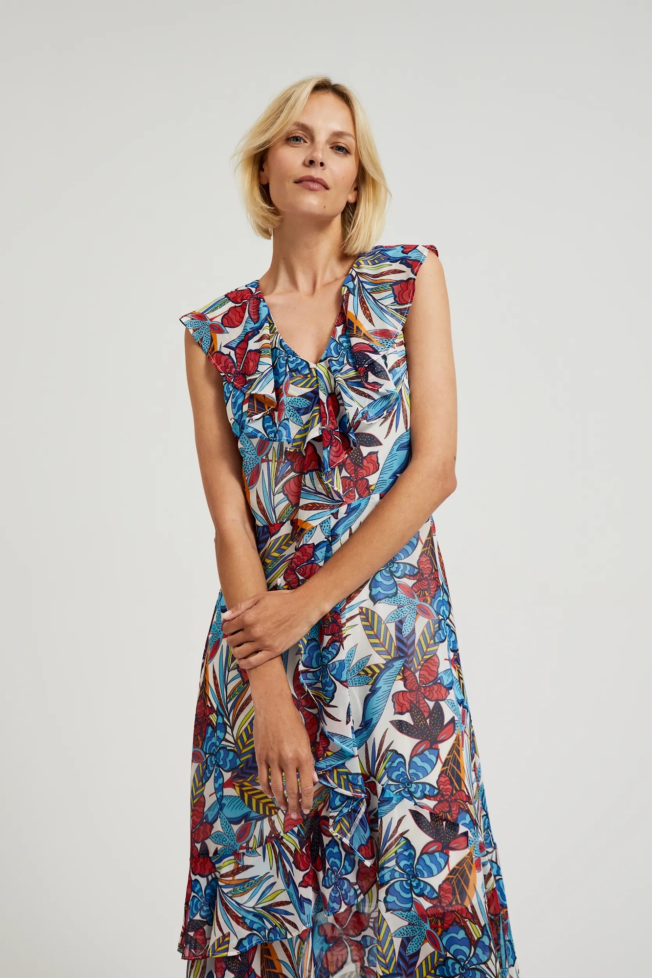 Sukienka w kwiaty midi czerwona