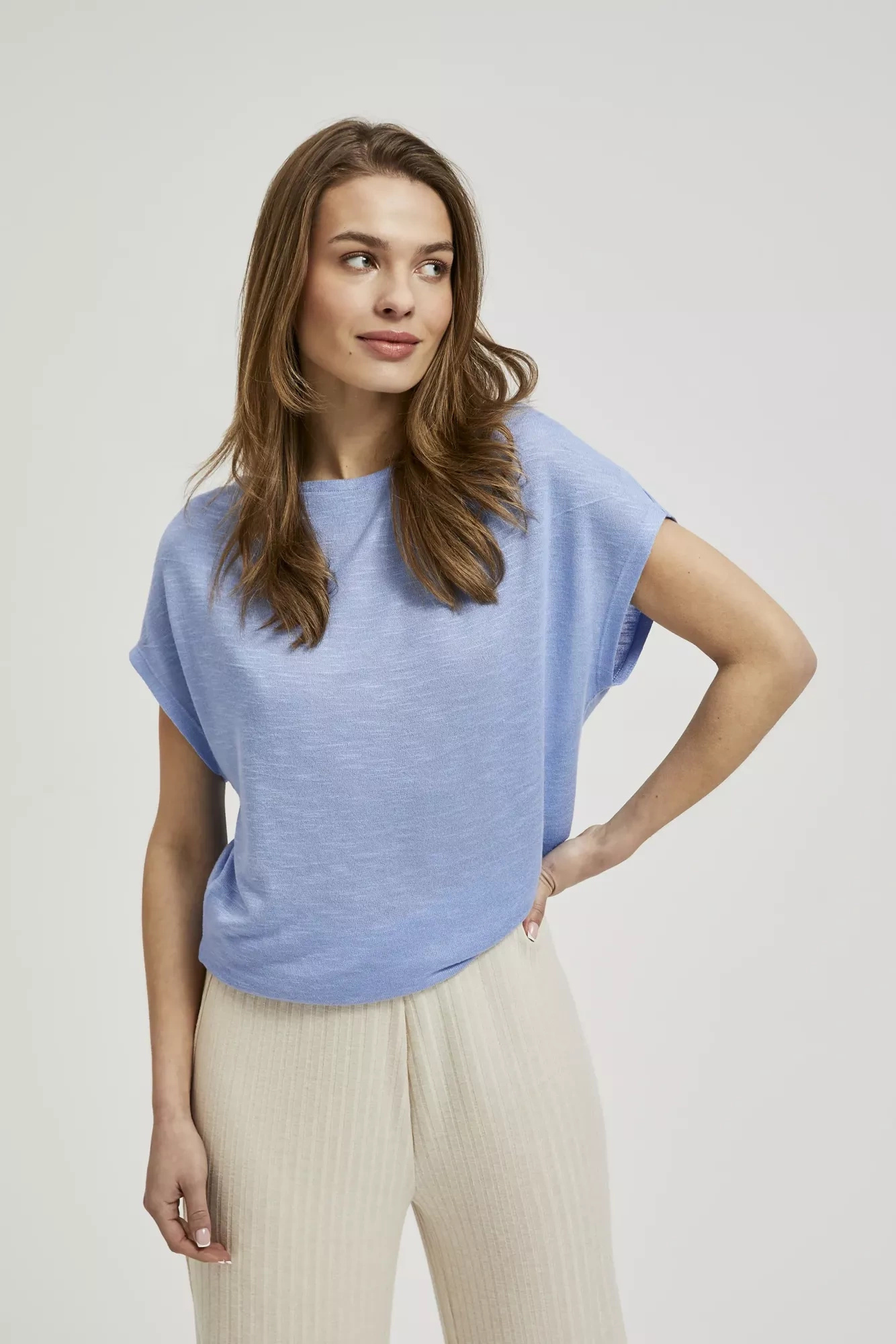 Gładka bluzka z okrągłym dekoltem błękitna