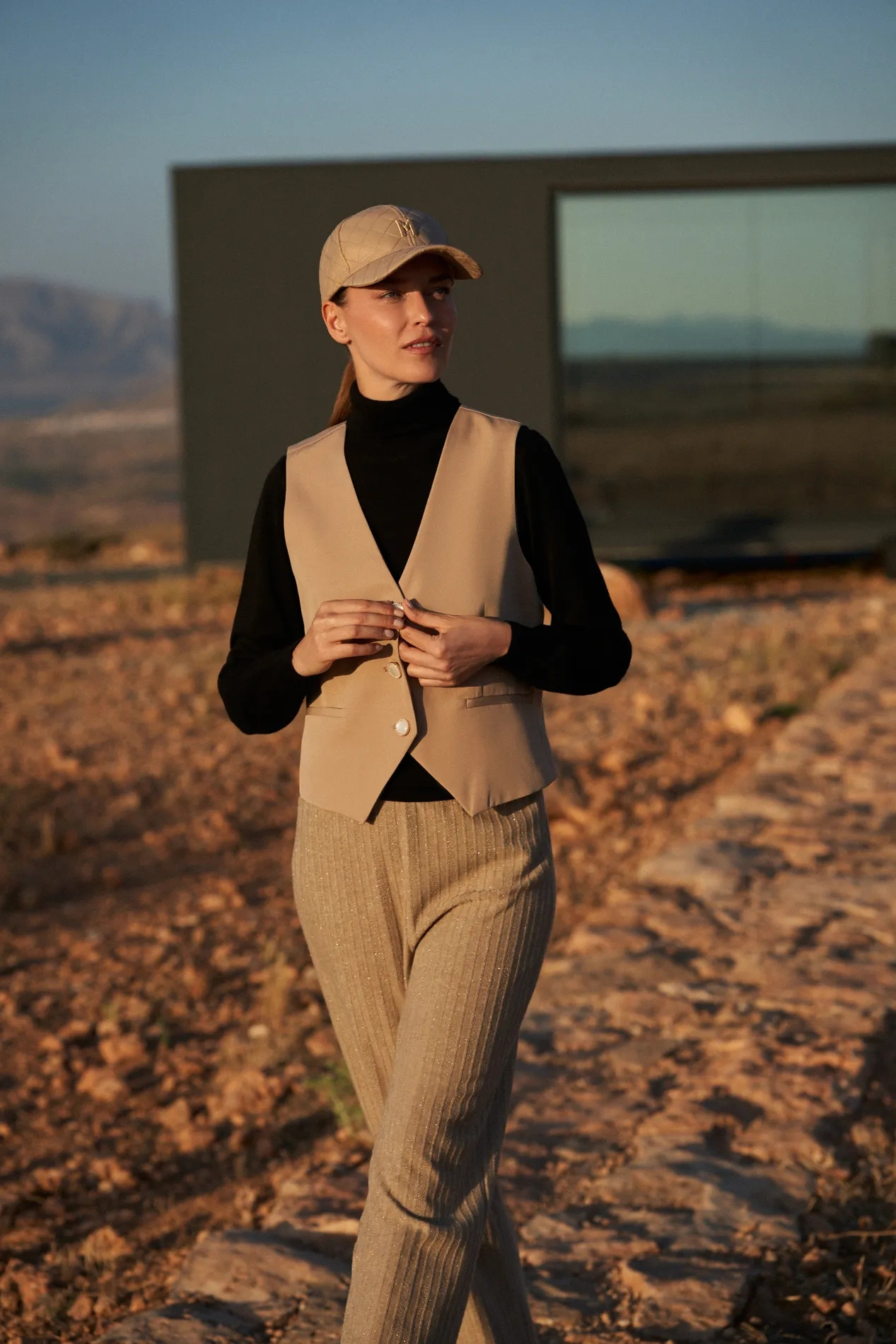 Czapka z daszkiem beżowa