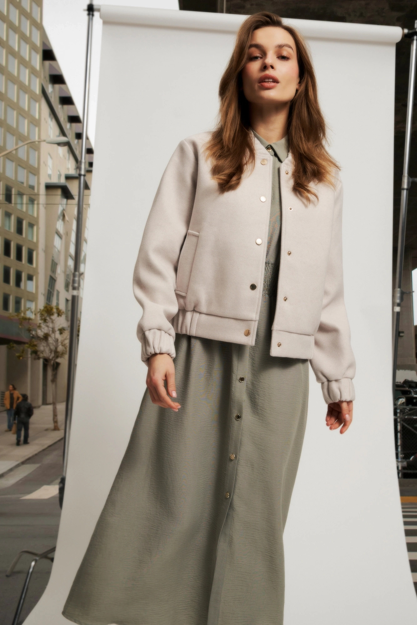 Kurtka bomberka damska beżowa