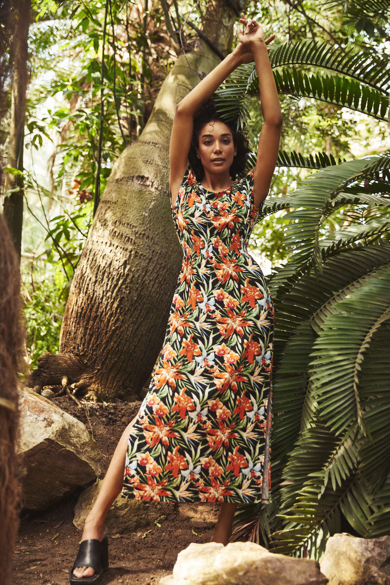 Sukienka z kwiatowym nadrukiem