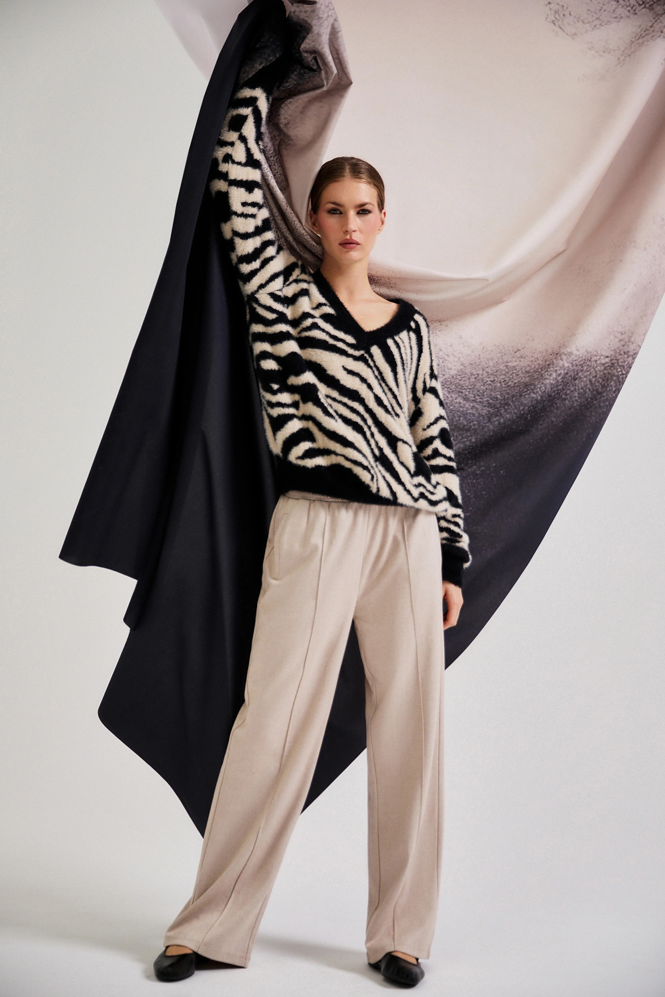 Spodnie z szerokimi nogawkami beżowe